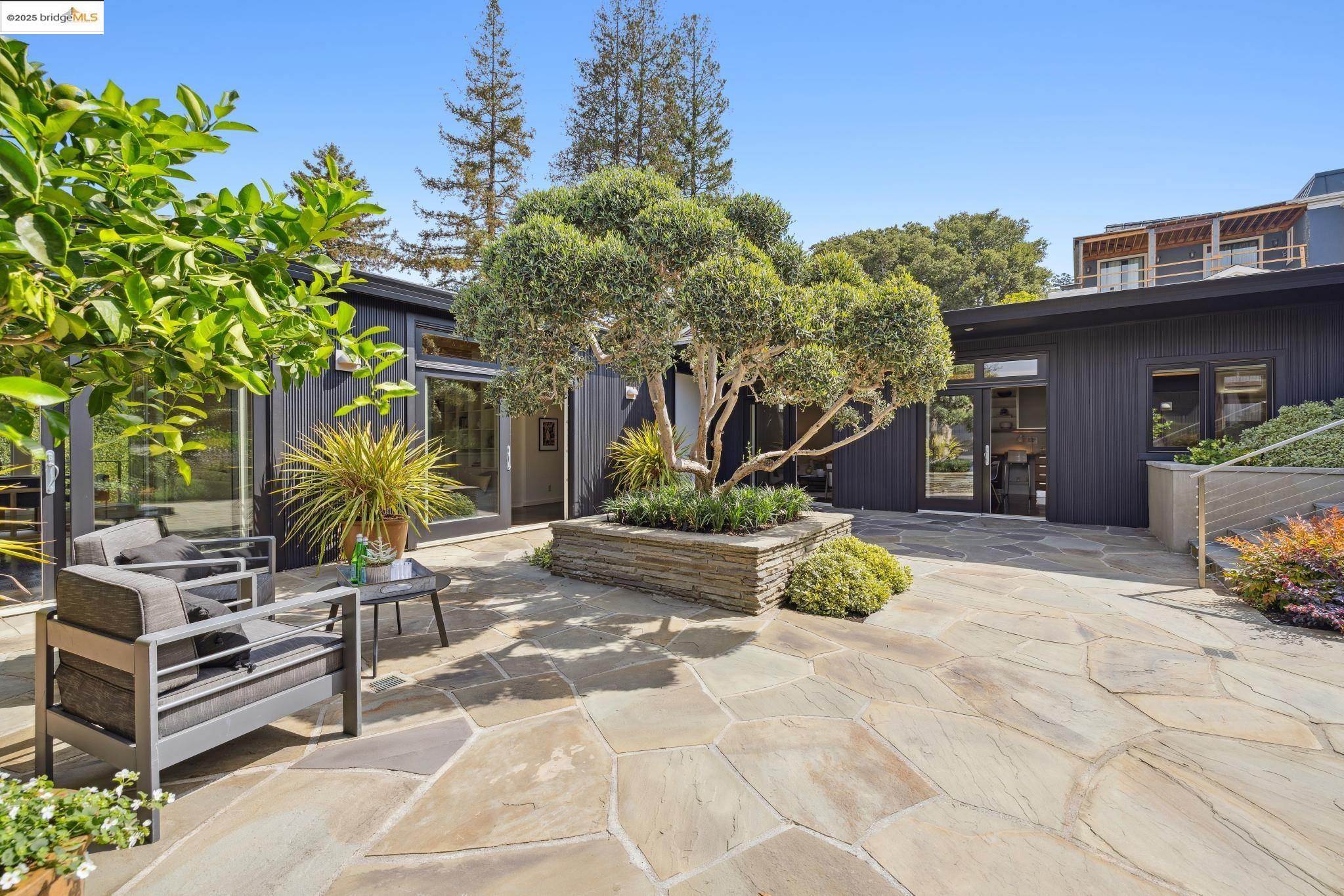 Detail Gallery Image 11 of 59 For 7 Requa Place, Piedmont,  CA 94611 - 4 Beds | 4 Baths