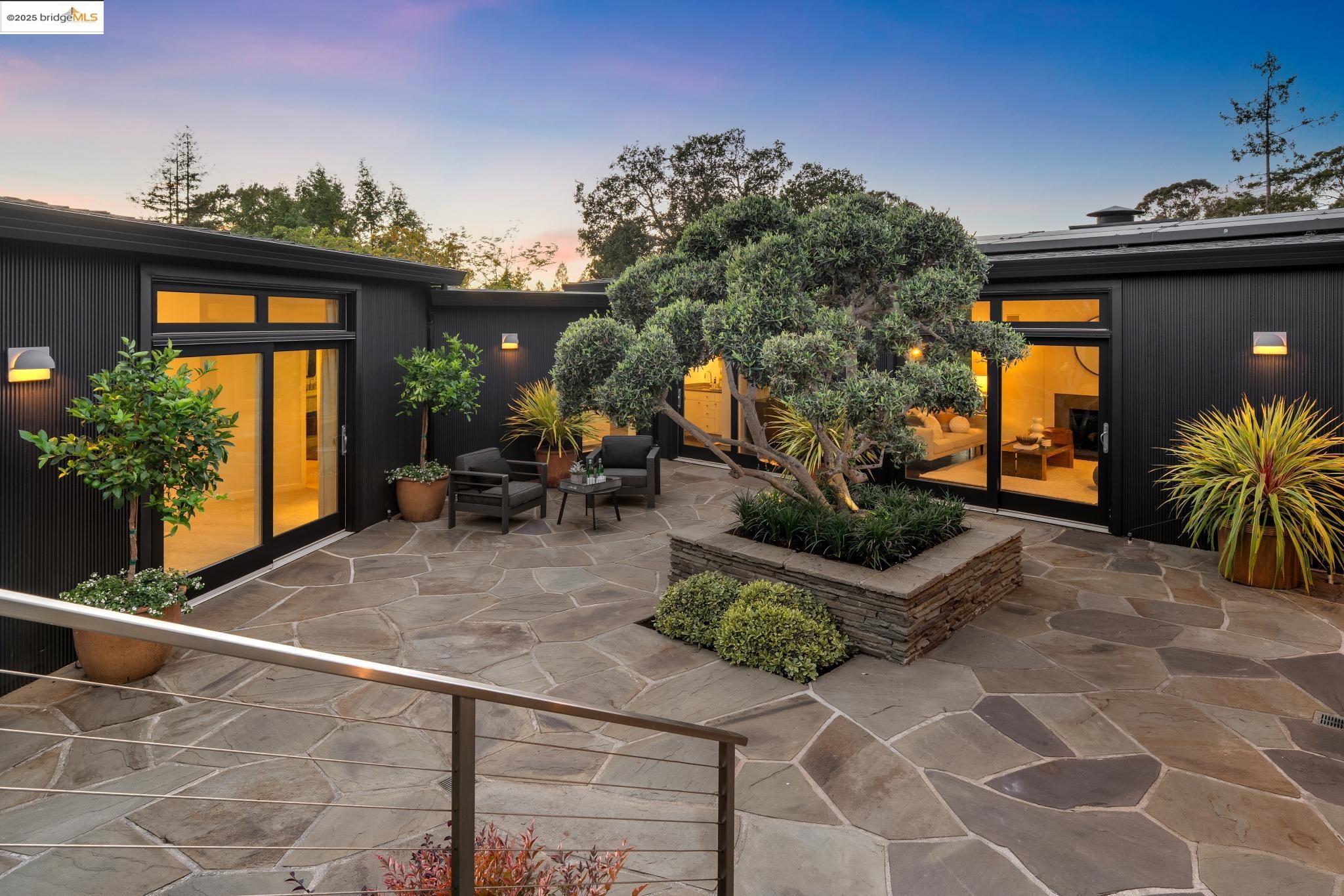 Detail Gallery Image 3 of 59 For 7 Requa Place, Piedmont,  CA 94611 - 4 Beds | 4 Baths