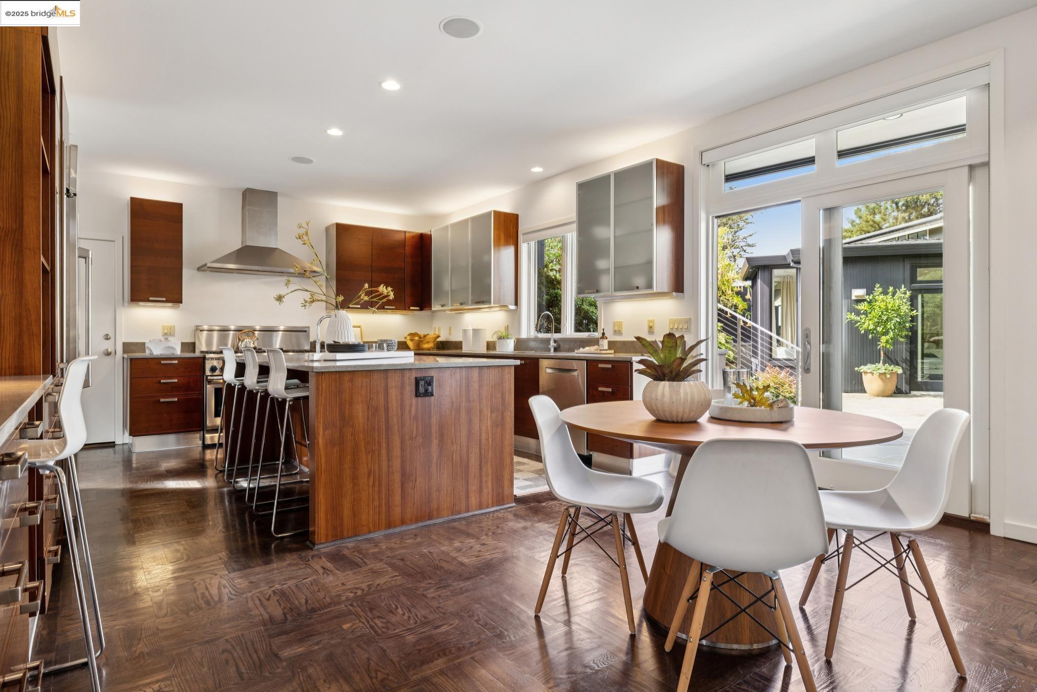 Detail Gallery Image 24 of 59 For 7 Requa Place, Piedmont,  CA 94611 - 4 Beds | 4 Baths