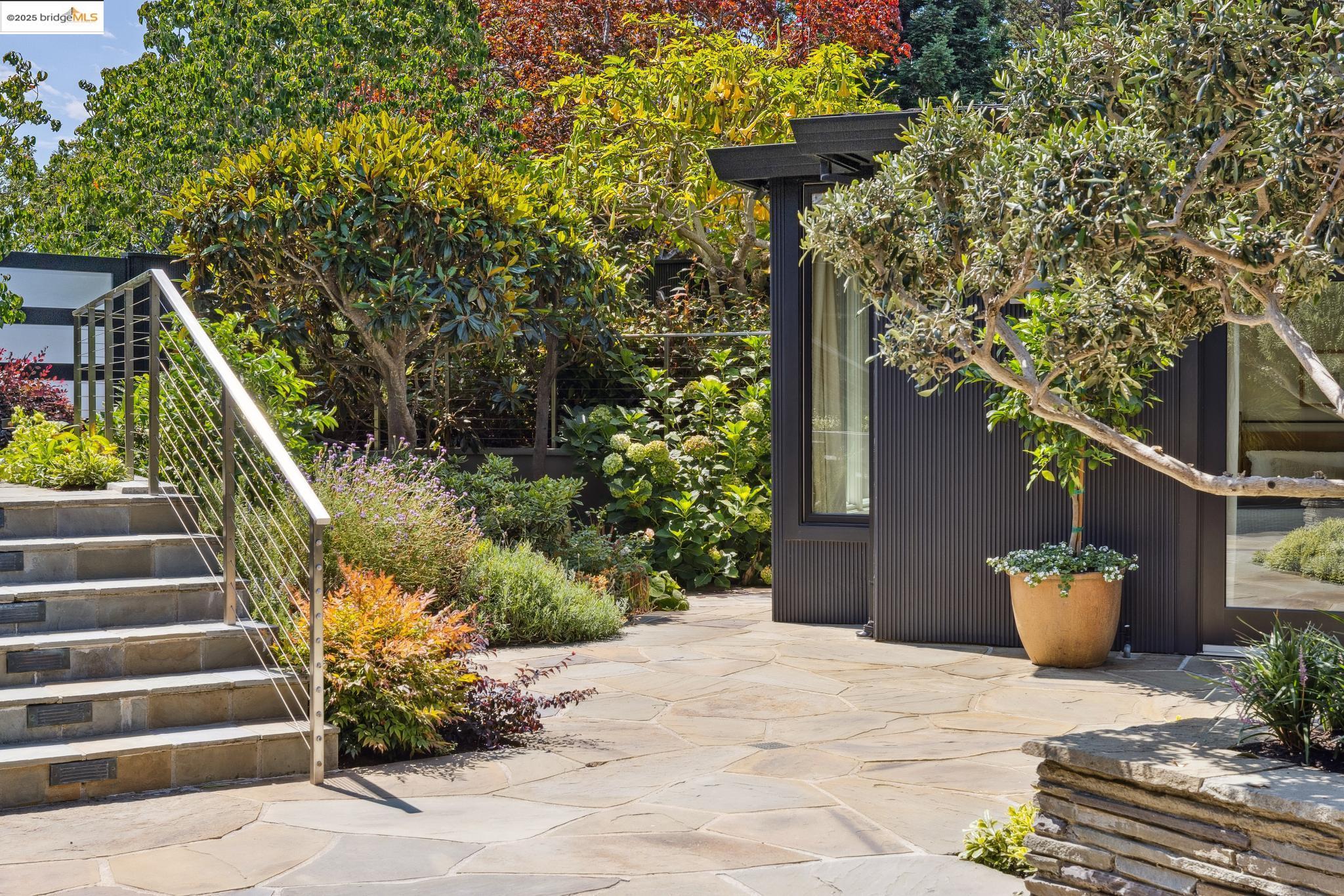 Detail Gallery Image 30 of 59 For 7 Requa Place, Piedmont,  CA 94611 - 4 Beds | 4 Baths