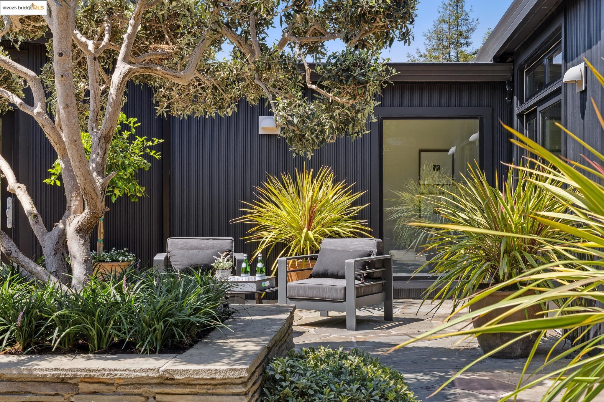 Detail Gallery Image 5 of 59 For 7 Requa Place, Piedmont,  CA 94611 - 4 Beds | 4 Baths