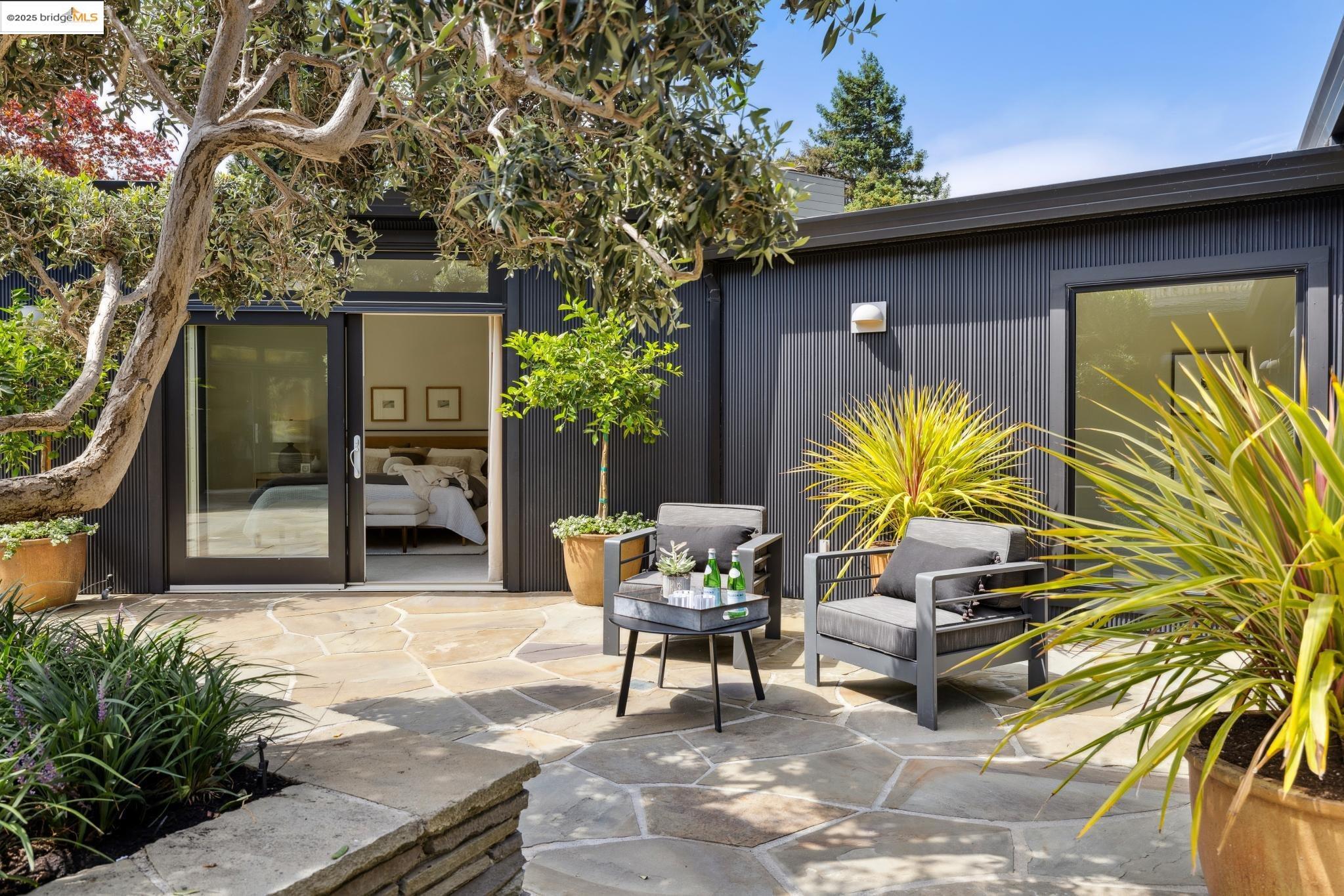 Detail Gallery Image 6 of 59 For 7 Requa Place, Piedmont,  CA 94611 - 4 Beds | 4 Baths