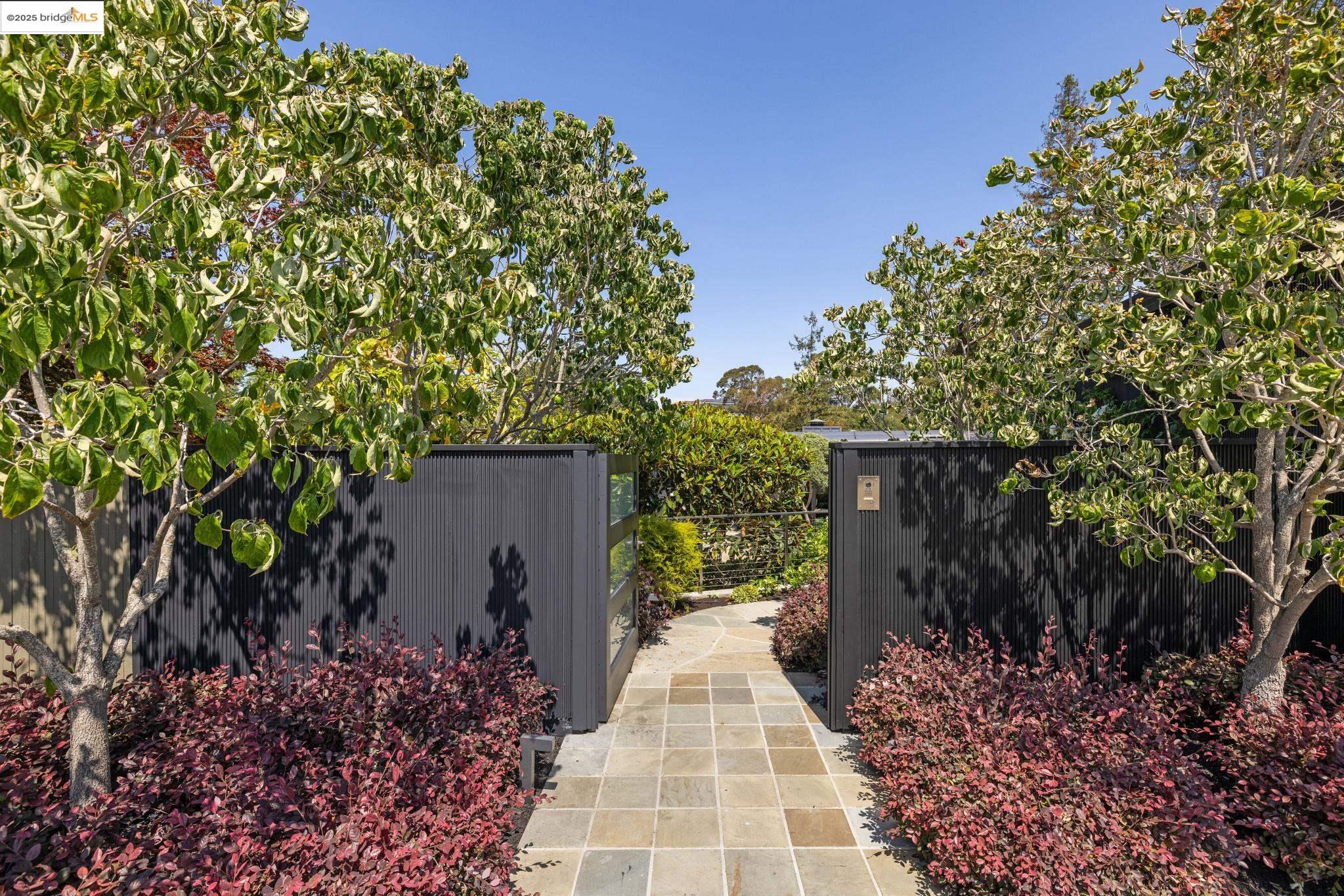 Detail Gallery Image 9 of 59 For 7 Requa Place, Piedmont,  CA 94611 - 4 Beds | 4 Baths