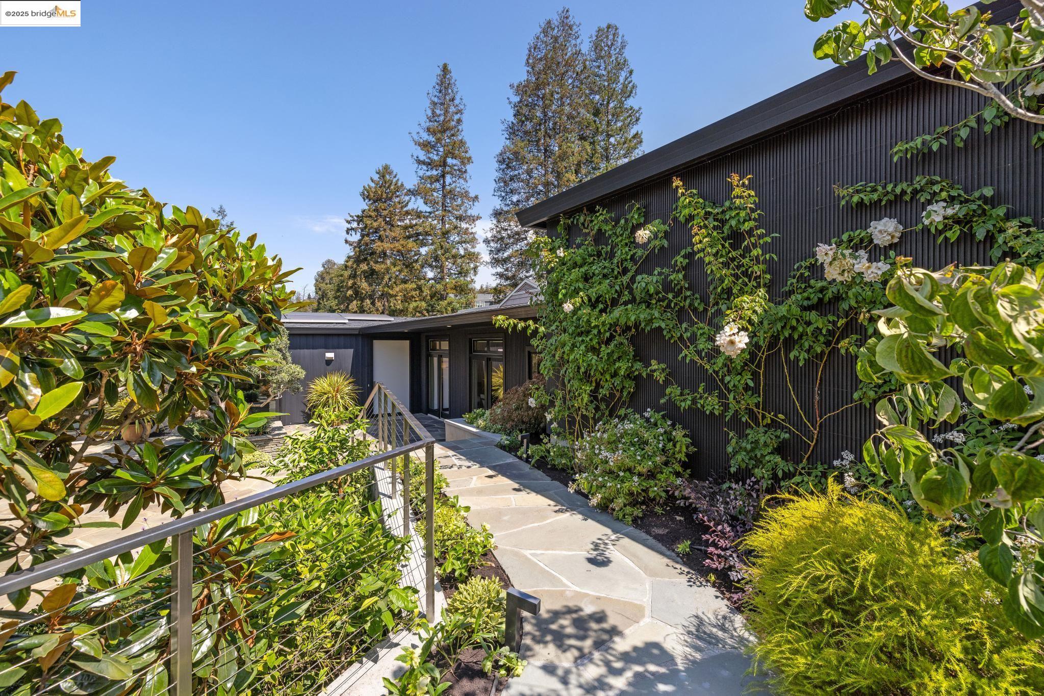 Detail Gallery Image 10 of 59 For 7 Requa Place, Piedmont,  CA 94611 - 4 Beds | 4 Baths