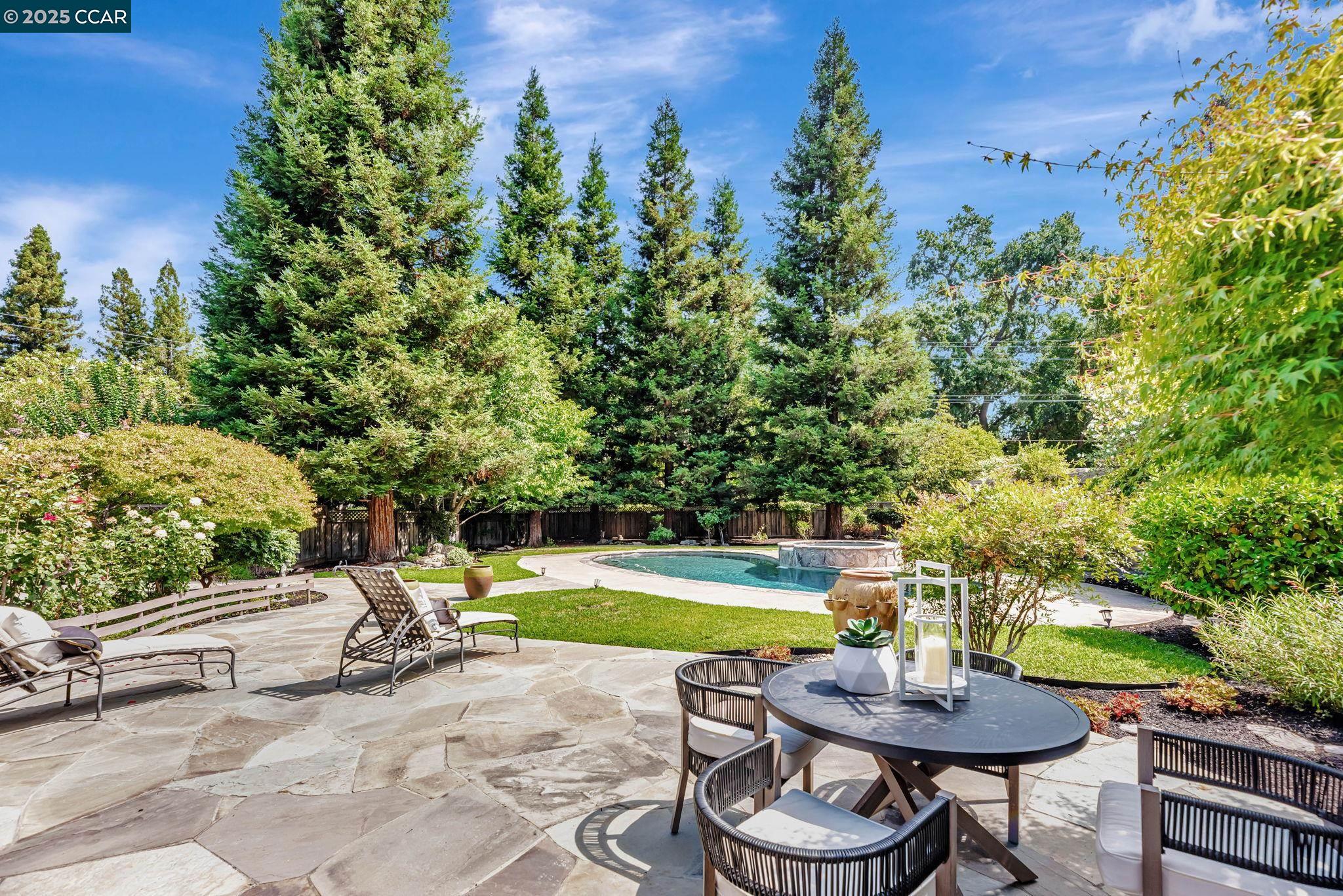Detail Gallery Image 4 of 25 For 2600 Lunada Ln, Alamo,  CA 94507 - 4 Beds | 2/1 Baths