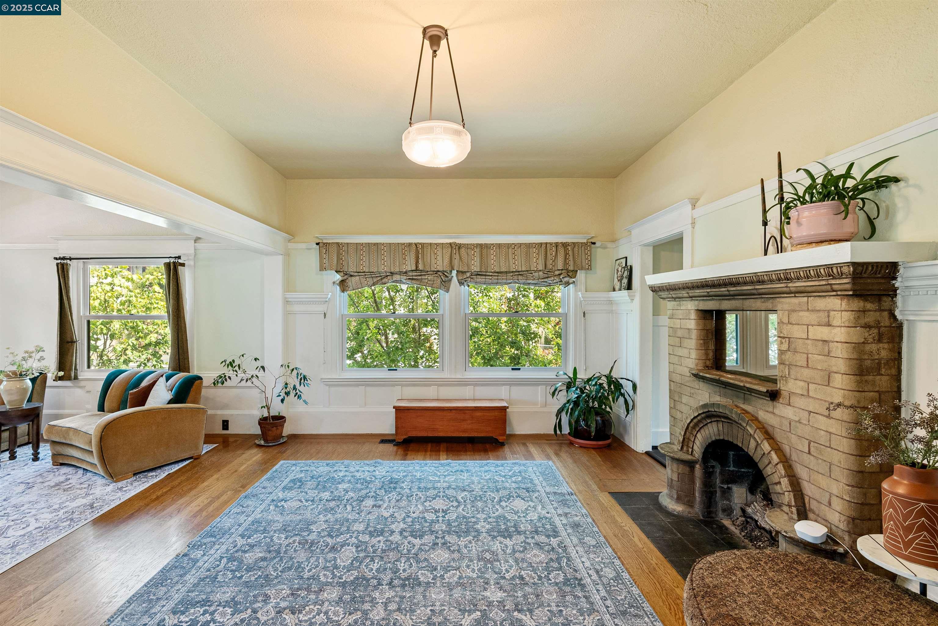 Detail Gallery Image 13 of 46 For 2840 11th Ave, Oakland,  CA 94610 - 3 Beds | 2 Baths
