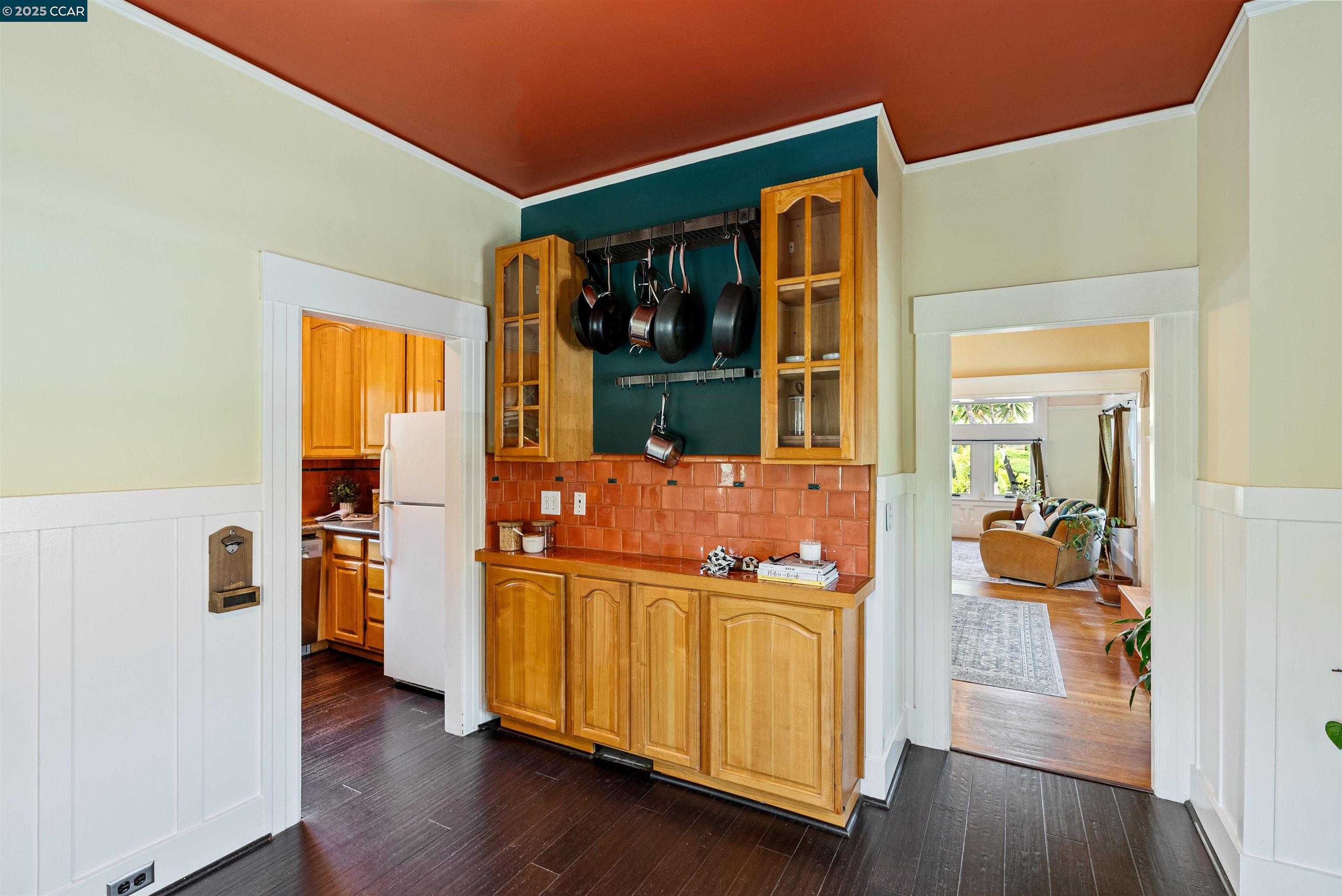 Detail Gallery Image 16 of 46 For 2840 11th Ave, Oakland,  CA 94610 - 3 Beds | 2 Baths