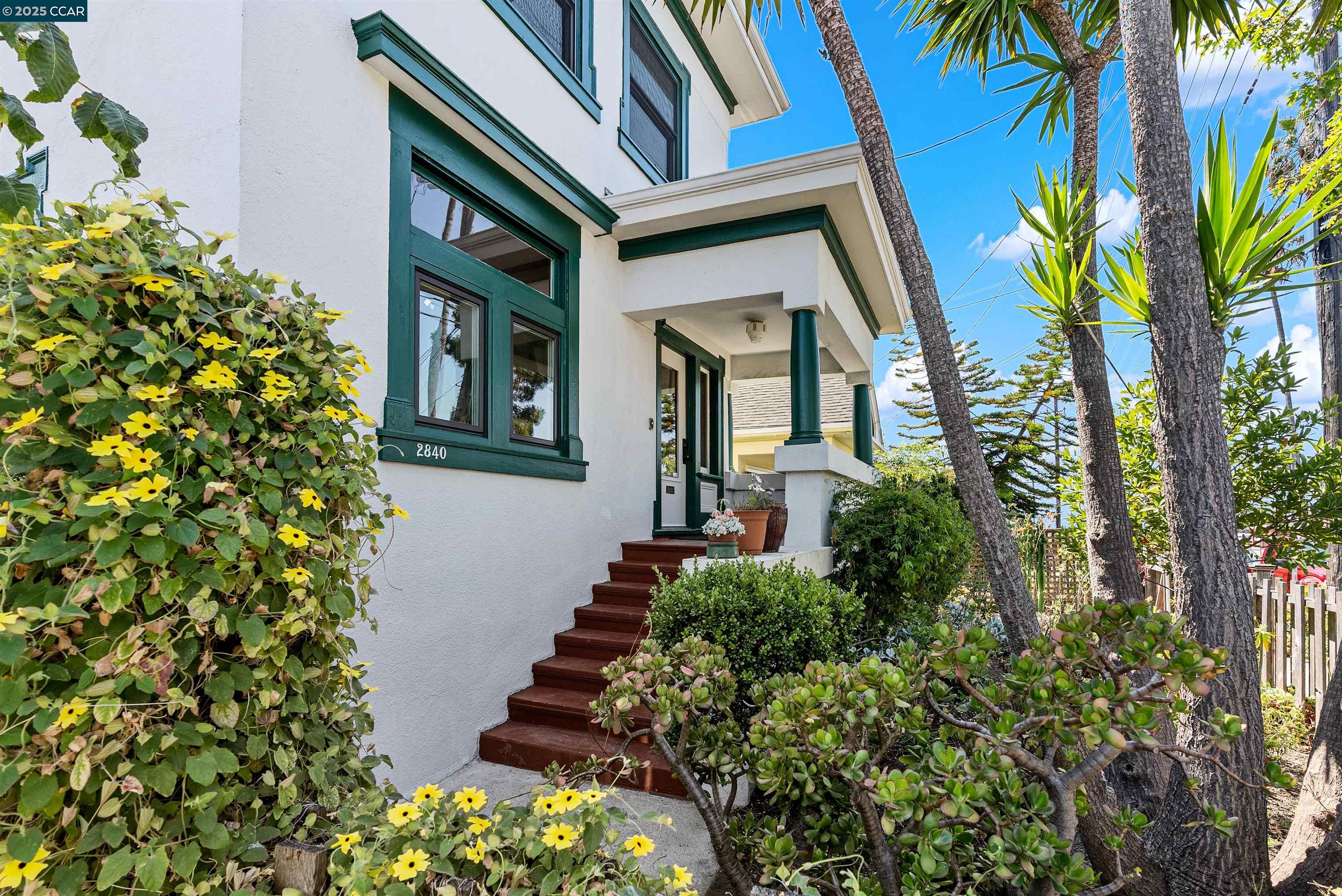 Detail Gallery Image 4 of 46 For 2840 11th Ave, Oakland,  CA 94610 - 3 Beds | 2 Baths