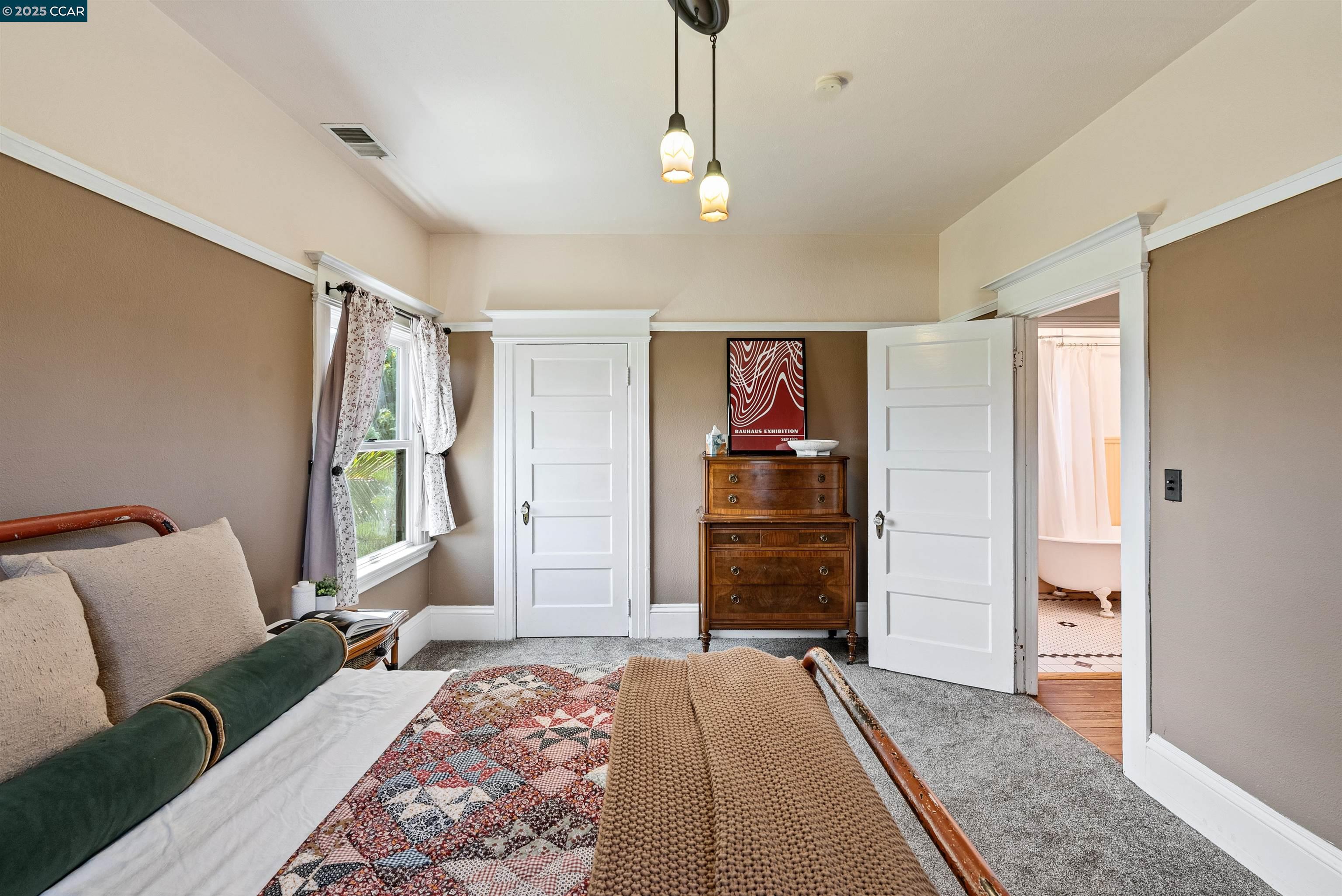 Detail Gallery Image 30 of 46 For 2840 11th Ave, Oakland,  CA 94610 - 3 Beds | 2 Baths