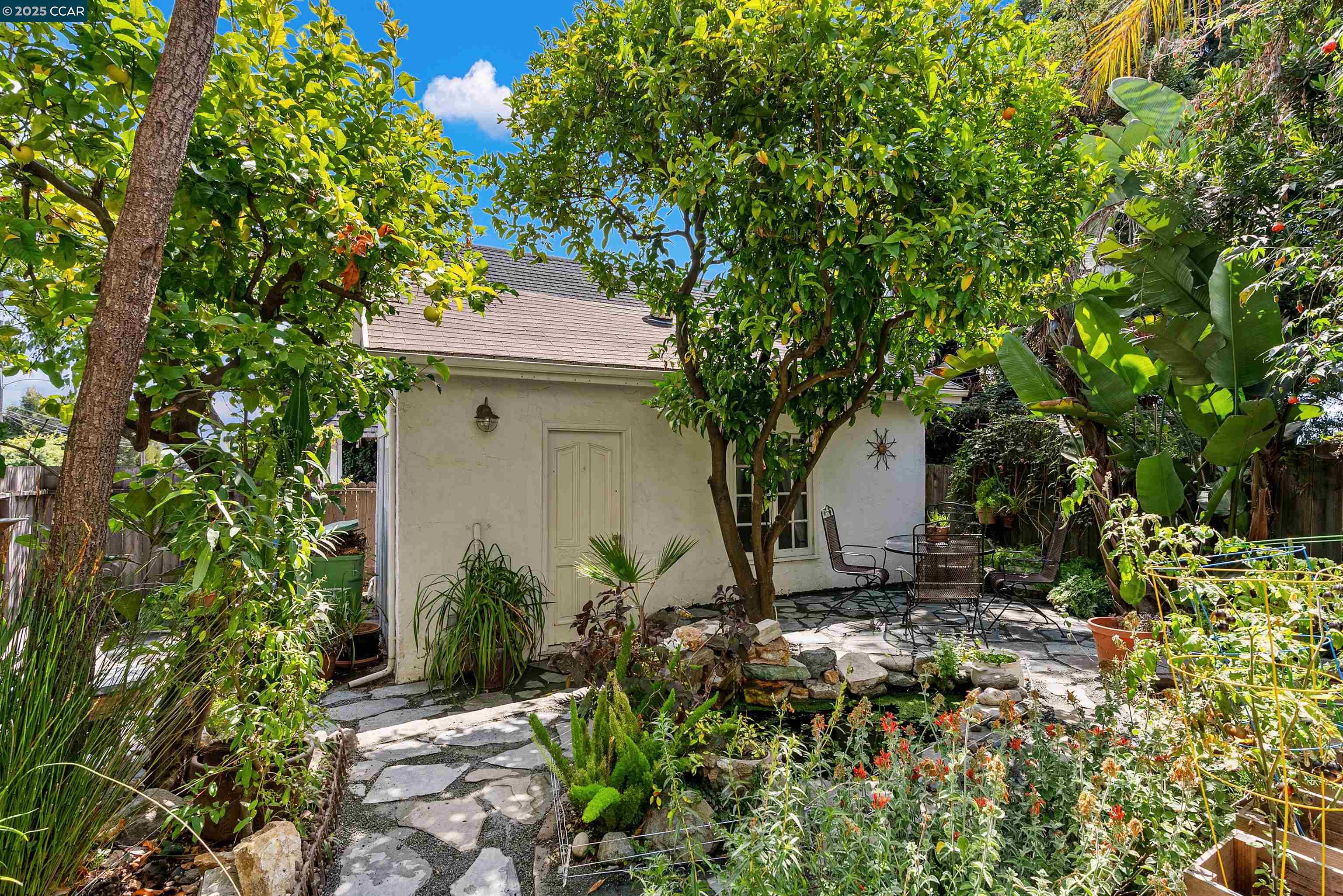 Detail Gallery Image 35 of 46 For 2840 11th Ave, Oakland,  CA 94610 - 3 Beds | 2 Baths