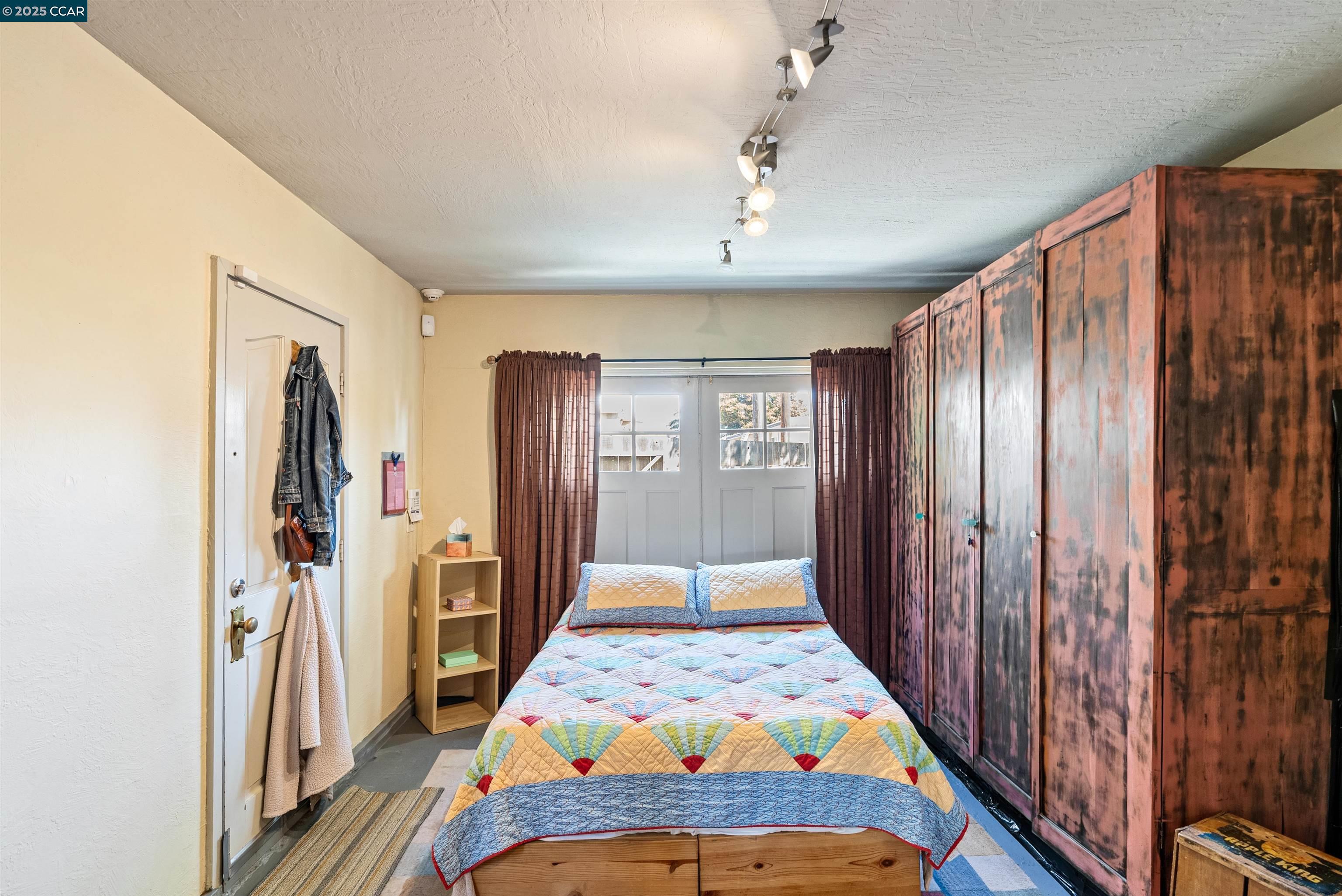 Detail Gallery Image 36 of 46 For 2840 11th Ave, Oakland,  CA 94610 - 3 Beds | 2 Baths
