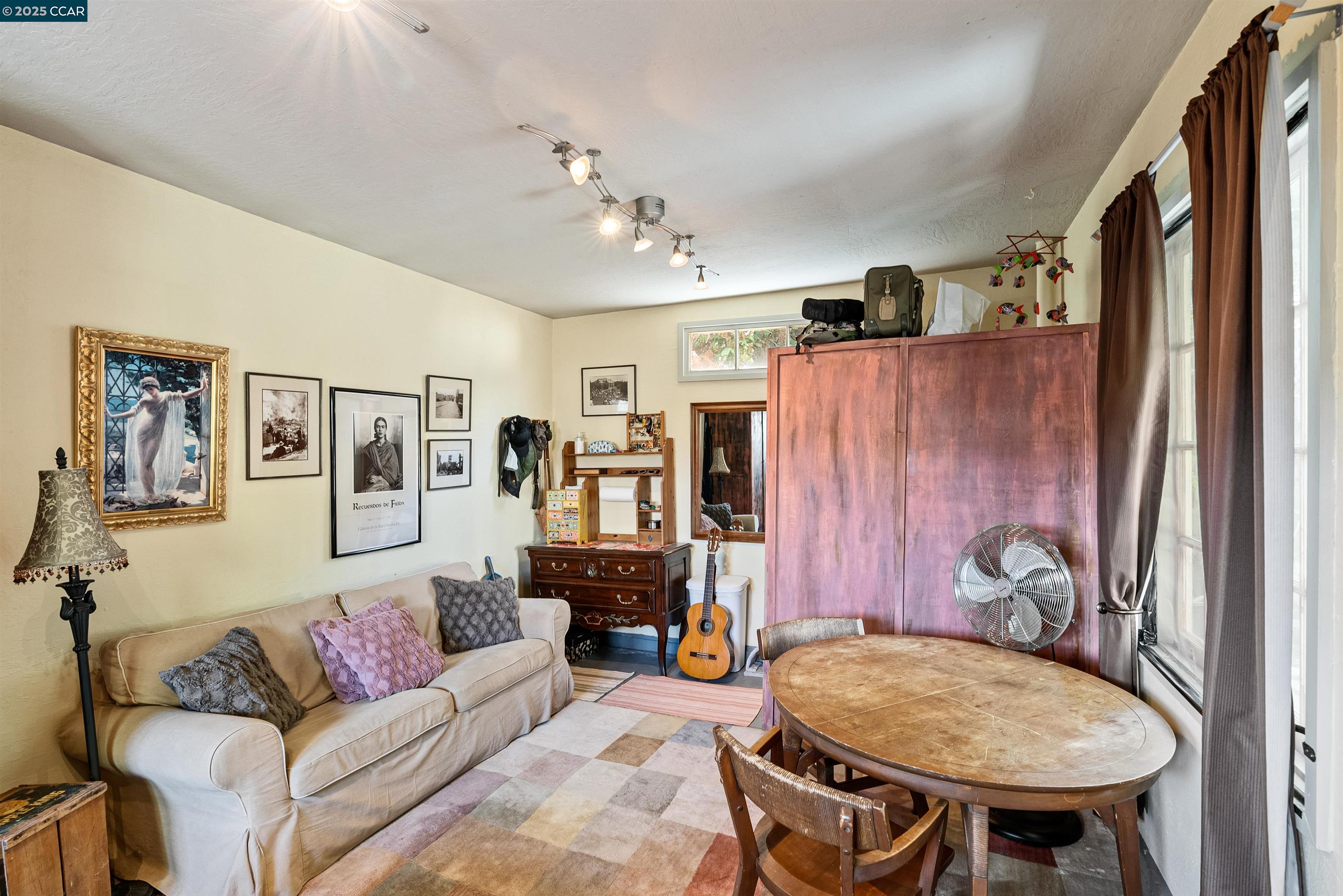 Detail Gallery Image 37 of 46 For 2840 11th Ave, Oakland,  CA 94610 - 3 Beds | 2 Baths
