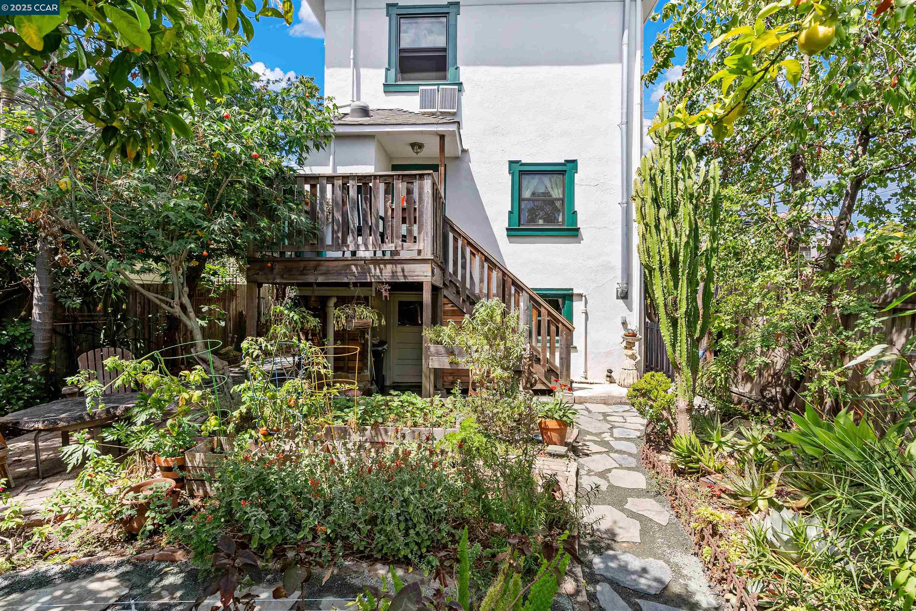 Detail Gallery Image 38 of 46 For 2840 11th Ave, Oakland,  CA 94610 - 3 Beds | 2 Baths