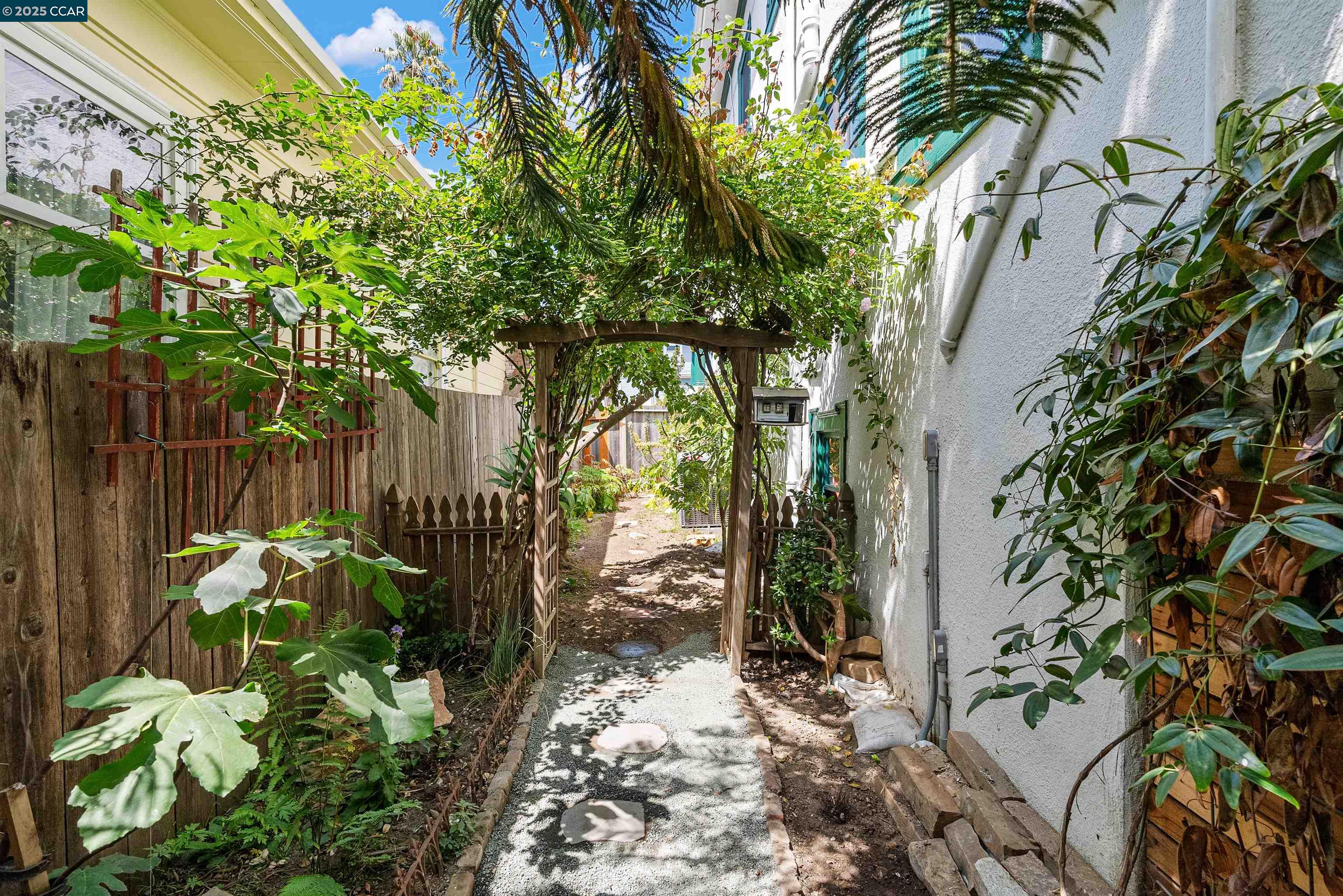 Detail Gallery Image 42 of 46 For 2840 11th Ave, Oakland,  CA 94610 - 3 Beds | 2 Baths