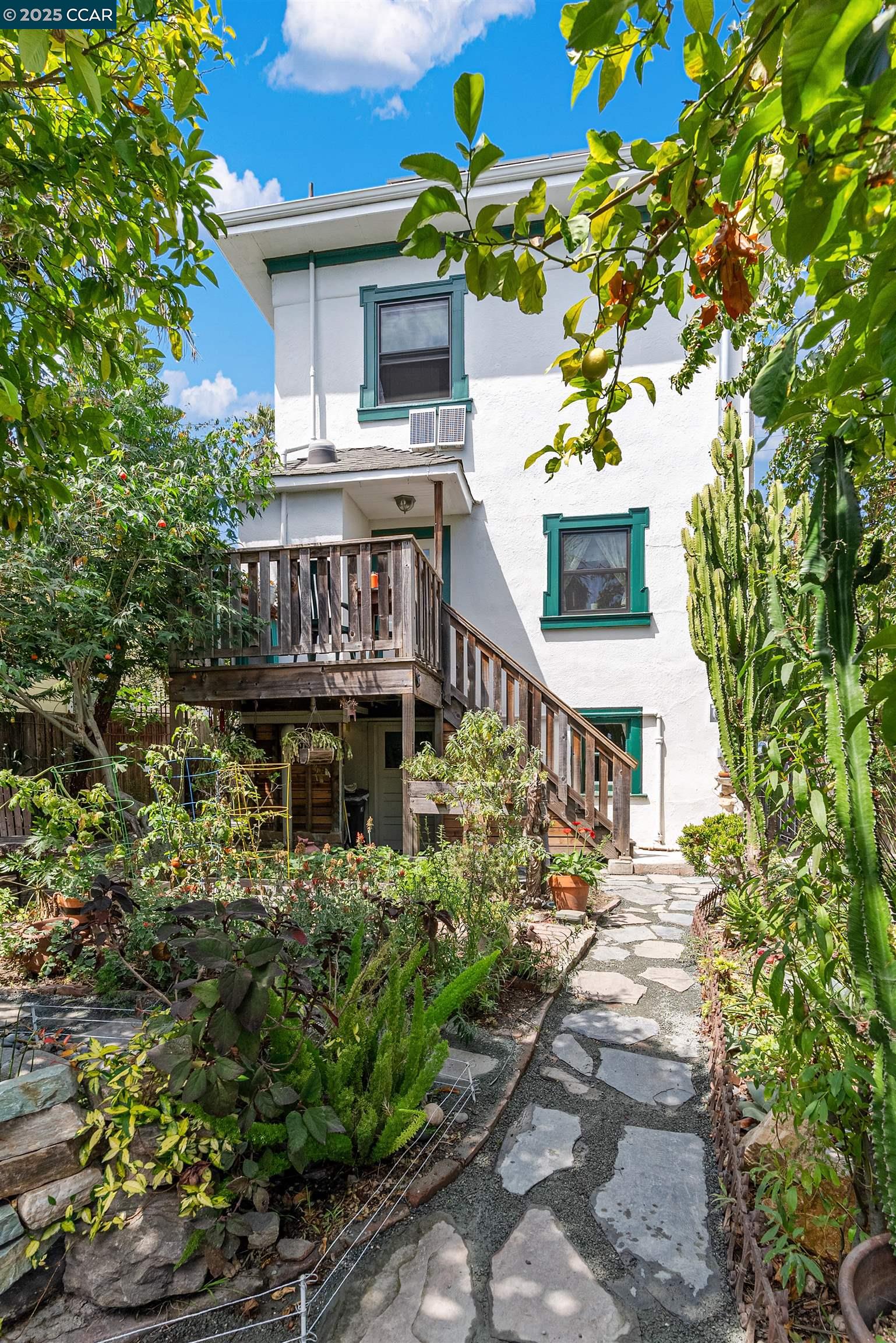 Detail Gallery Image 43 of 46 For 2840 11th Ave, Oakland,  CA 94610 - 3 Beds | 2 Baths