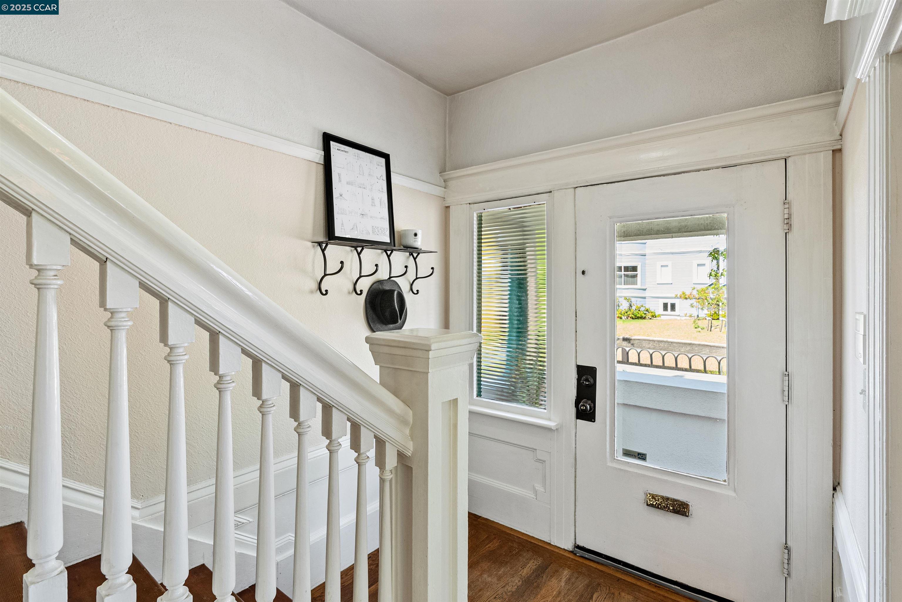 Detail Gallery Image 7 of 46 For 2840 11th Ave, Oakland,  CA 94610 - 3 Beds | 2 Baths