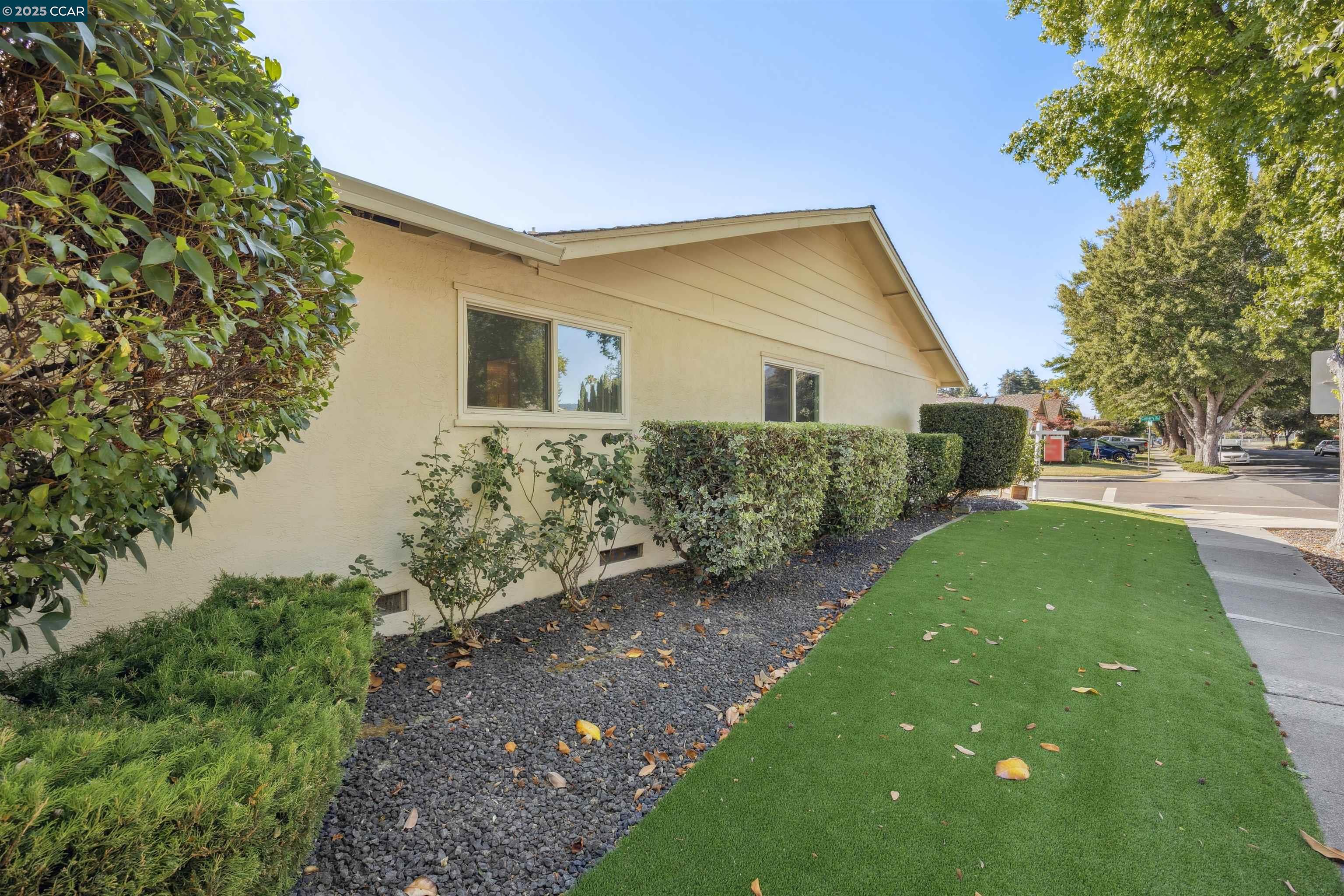 Detail Gallery Image 4 of 42 For 4697 Canary Dr, Pleasanton,  CA 94566 - 4 Beds | 2 Baths
