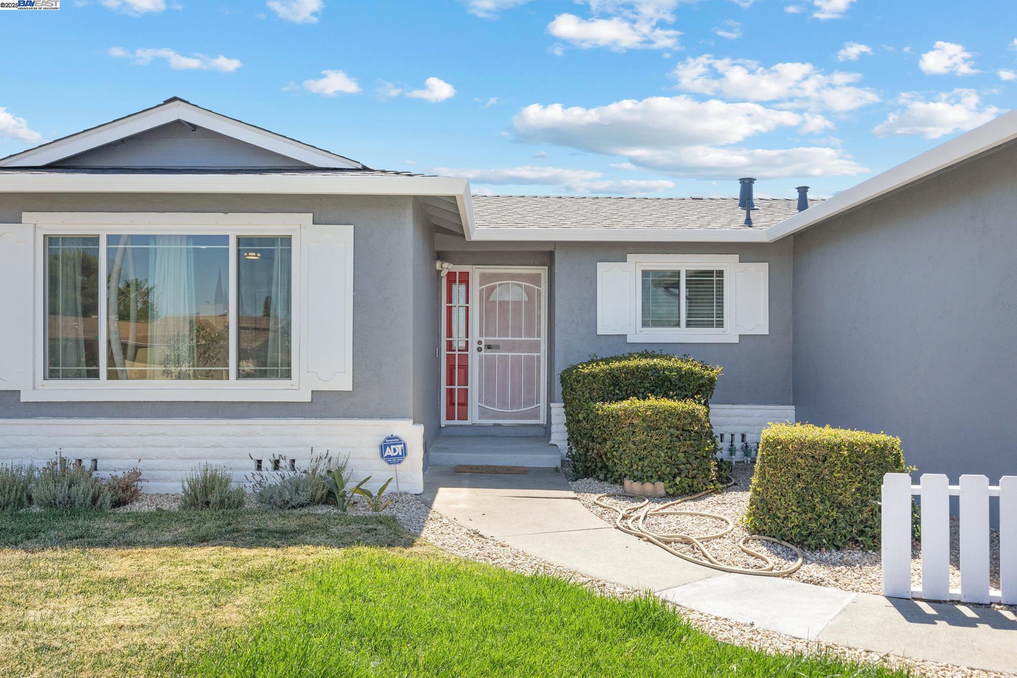 Detail Gallery Image 1 of 46 For 333 Atherton Ave, Pittsburg,  CA 94565 - 3 Beds | 2 Baths