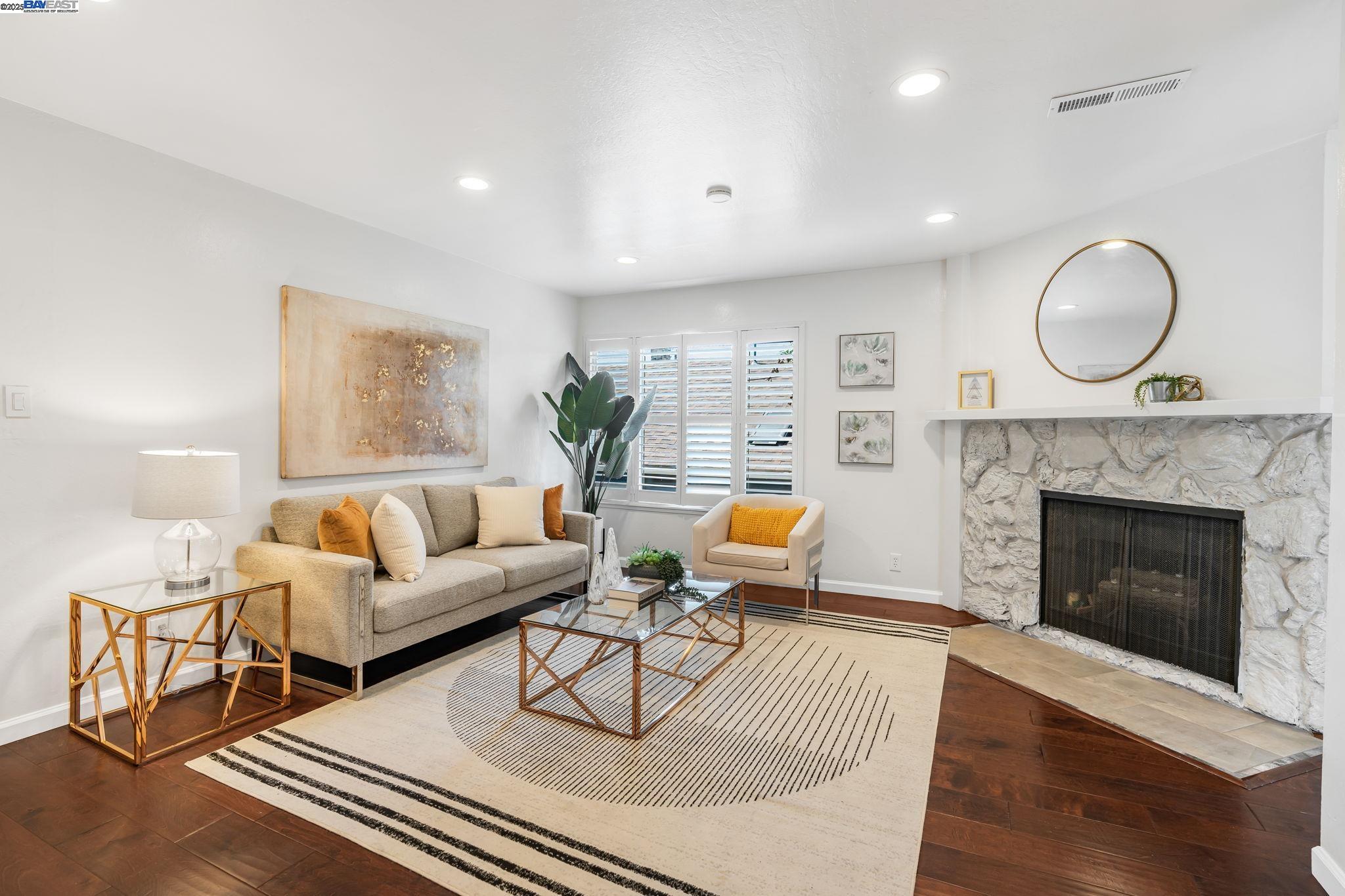 Photo #2: 41109556 Listing 