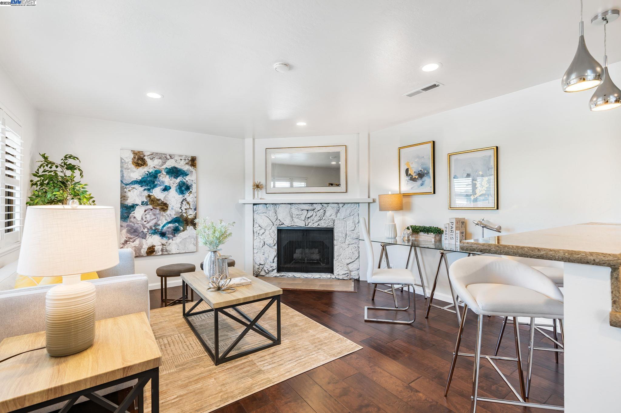 Detail Gallery Image 11 of 44 For 1233 Broadway #D,  Alameda,  CA 94501 - 3 Beds | 2 Baths