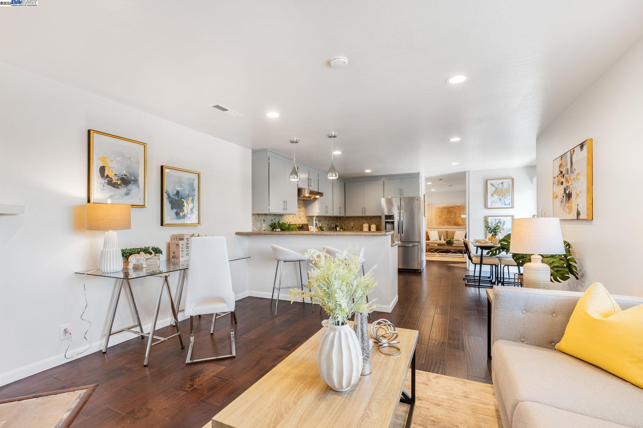 Detail Gallery Image 14 of 44 For 1233 Broadway #D,  Alameda,  CA 94501 - 3 Beds | 2 Baths