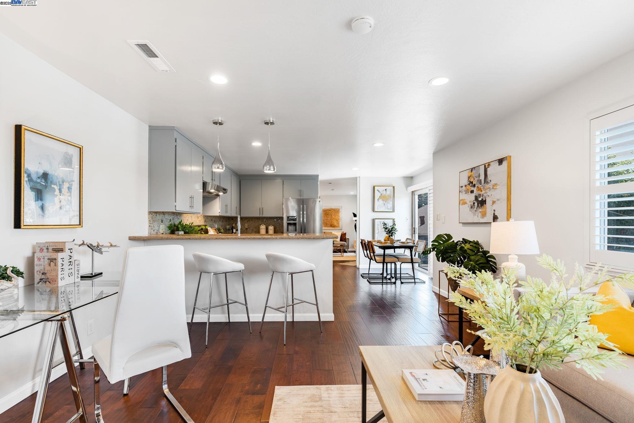 Detail Gallery Image 15 of 44 For 1233 Broadway #D,  Alameda,  CA 94501 - 3 Beds | 2 Baths