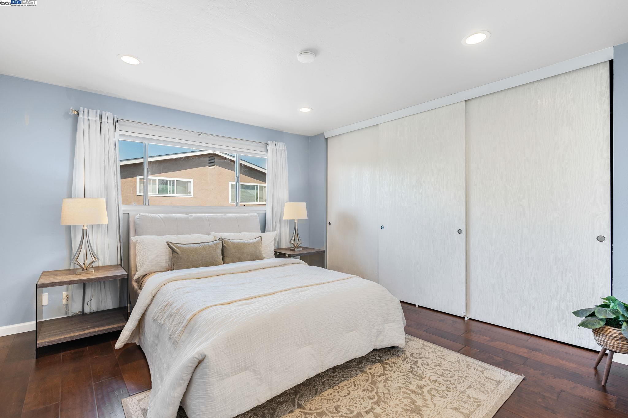 Detail Gallery Image 17 of 44 For 1233 Broadway #D,  Alameda,  CA 94501 - 3 Beds | 2 Baths