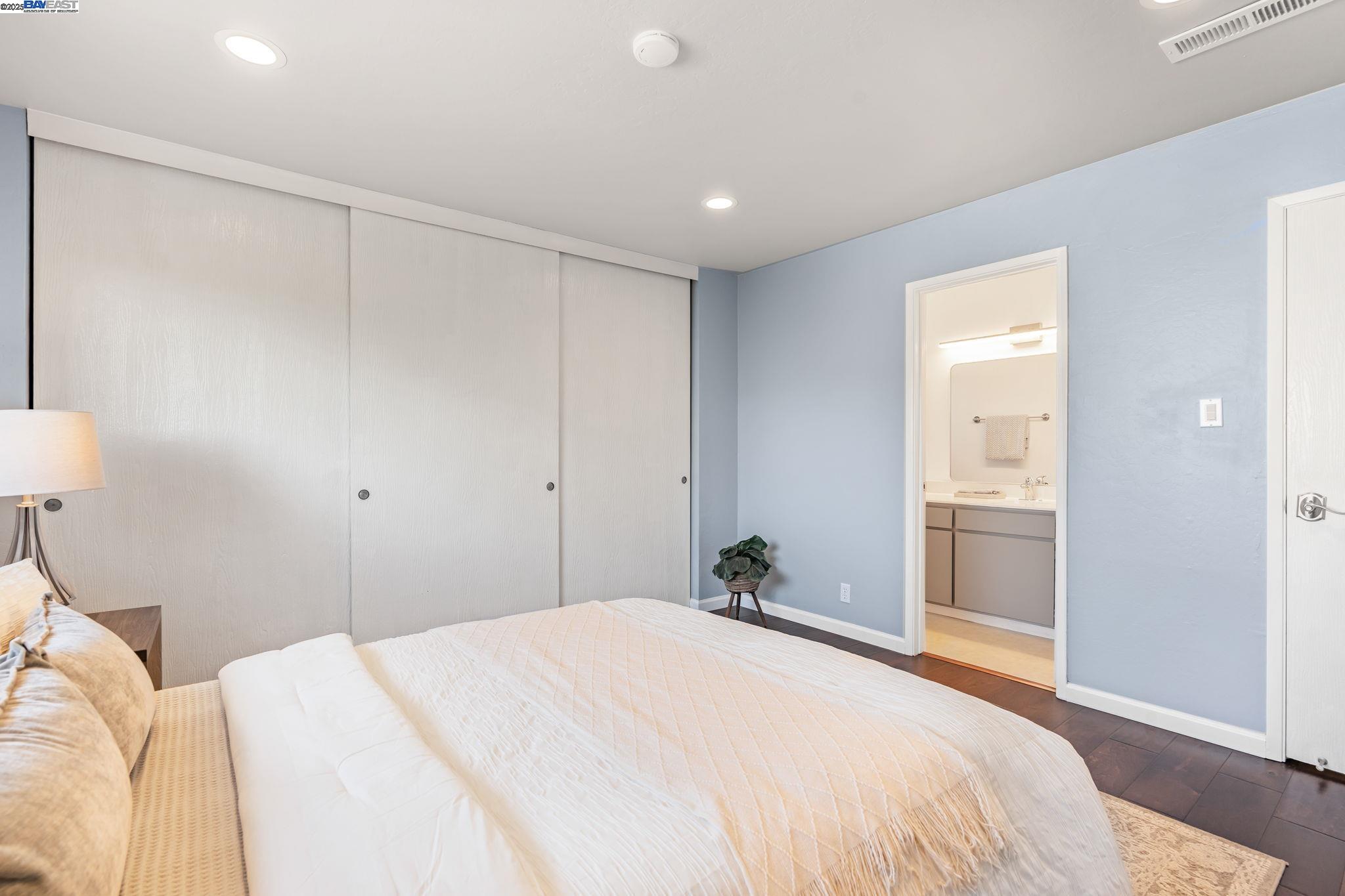Detail Gallery Image 20 of 44 For 1233 Broadway #D,  Alameda,  CA 94501 - 3 Beds | 2 Baths