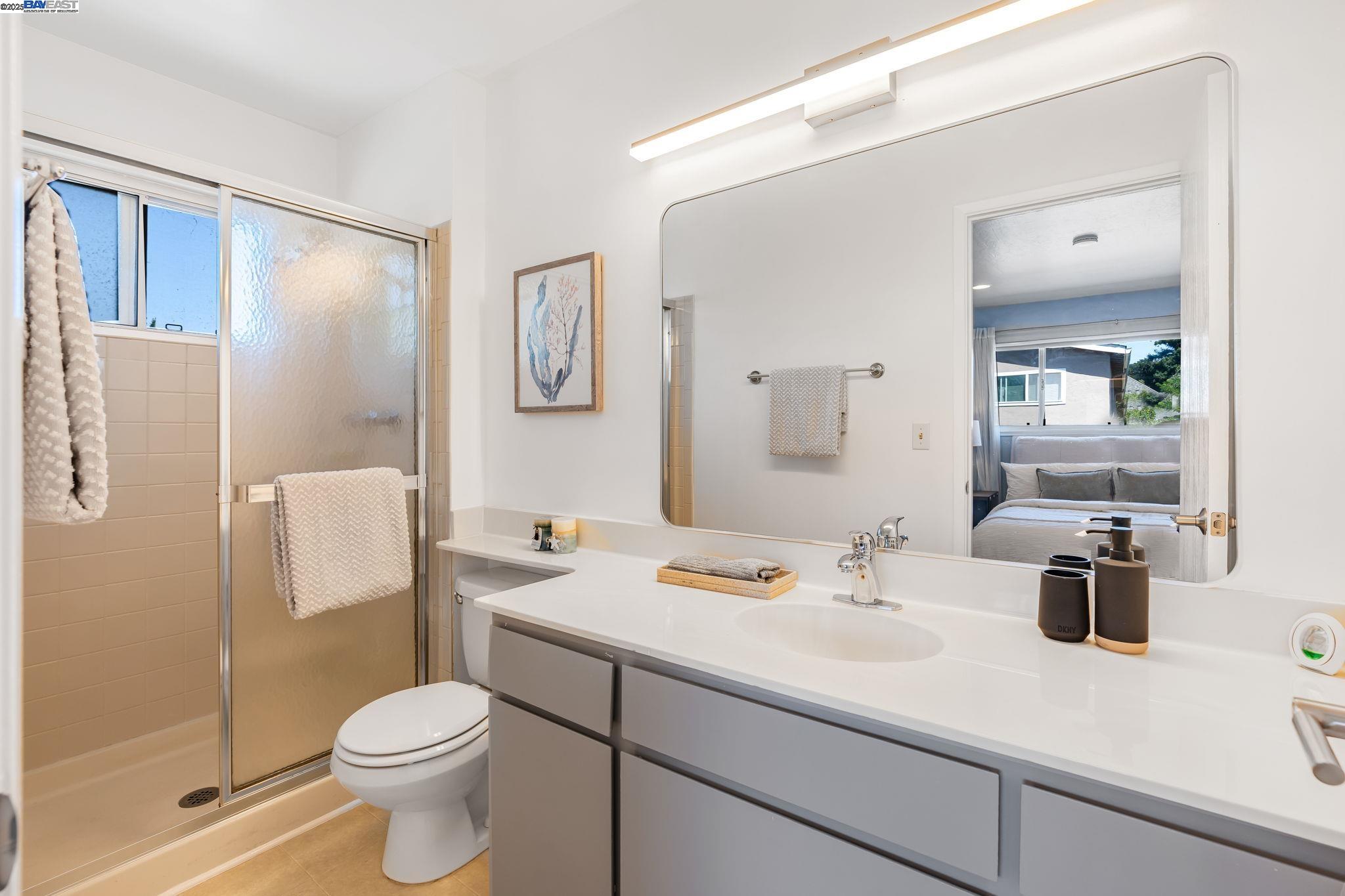 Detail Gallery Image 21 of 44 For 1233 Broadway #D,  Alameda,  CA 94501 - 3 Beds | 2 Baths