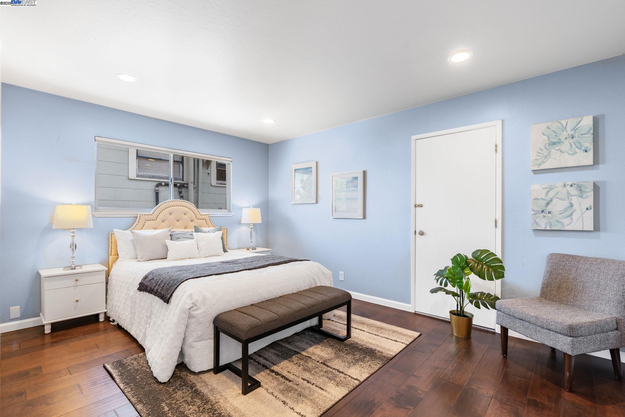 Detail Gallery Image 22 of 44 For 1233 Broadway #D,  Alameda,  CA 94501 - 3 Beds | 2 Baths
