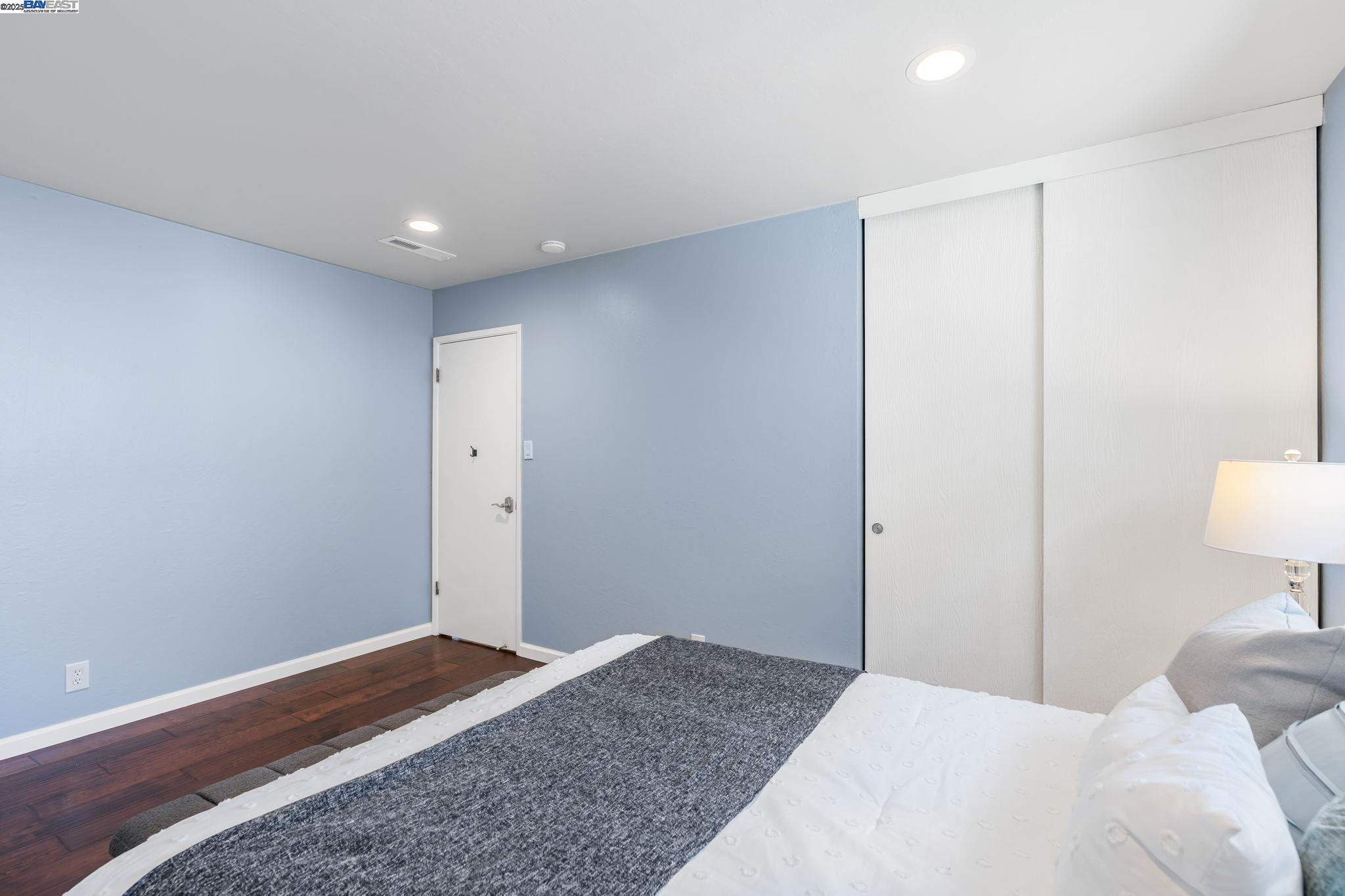 Detail Gallery Image 24 of 44 For 1233 Broadway #D,  Alameda,  CA 94501 - 3 Beds | 2 Baths