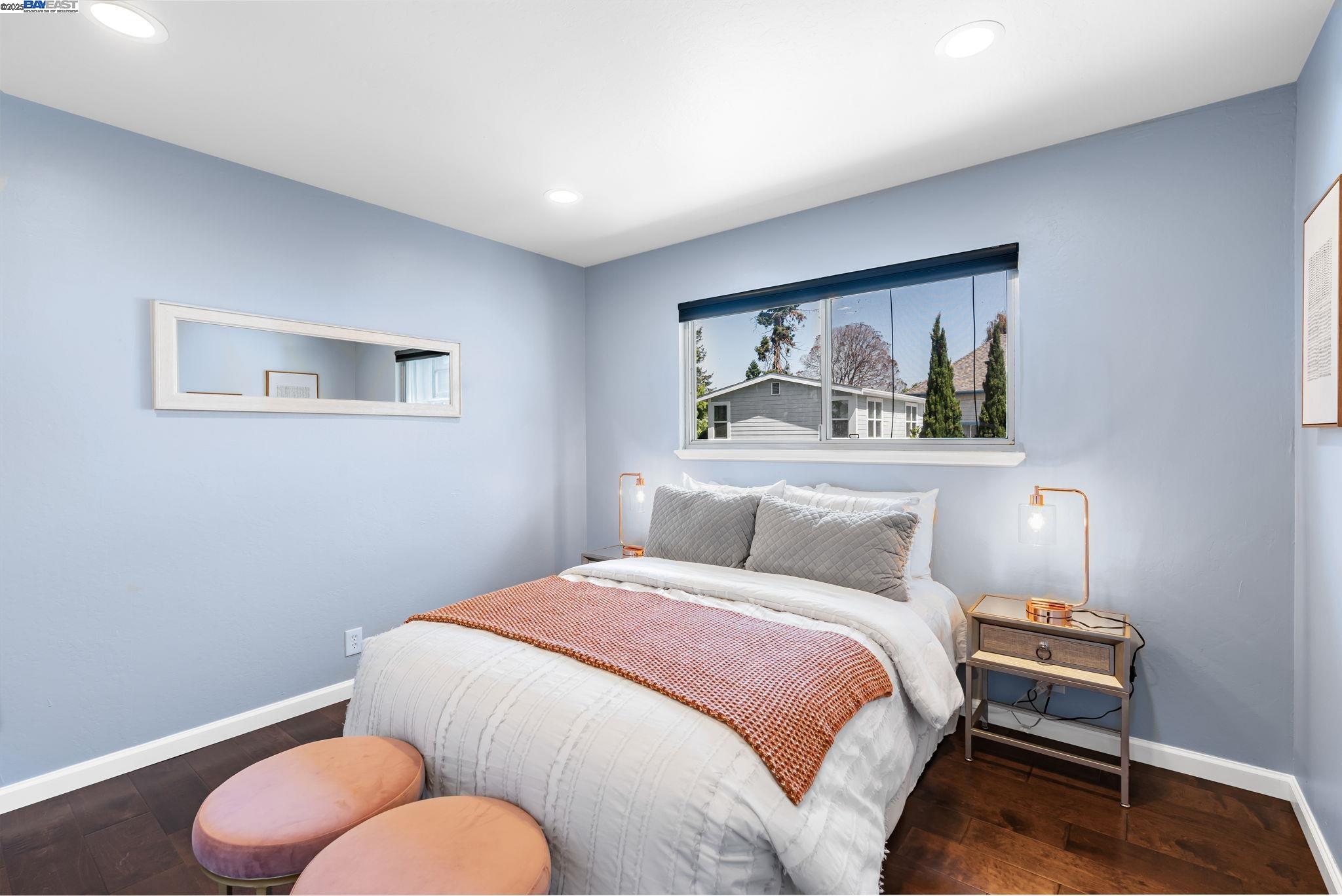 Detail Gallery Image 26 of 44 For 1233 Broadway #D,  Alameda,  CA 94501 - 3 Beds | 2 Baths
