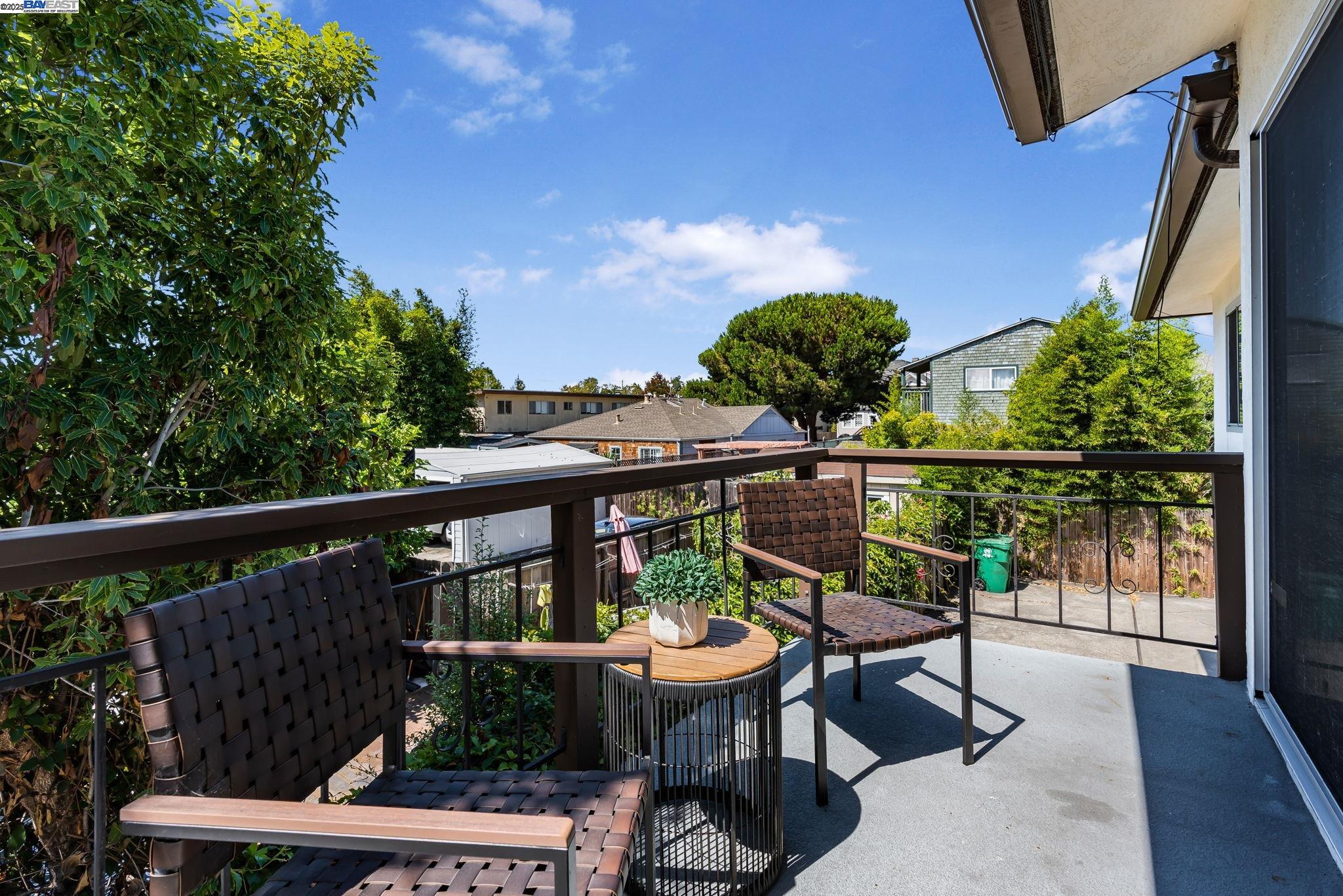 Detail Gallery Image 29 of 44 For 1233 Broadway #D,  Alameda,  CA 94501 - 3 Beds | 2 Baths