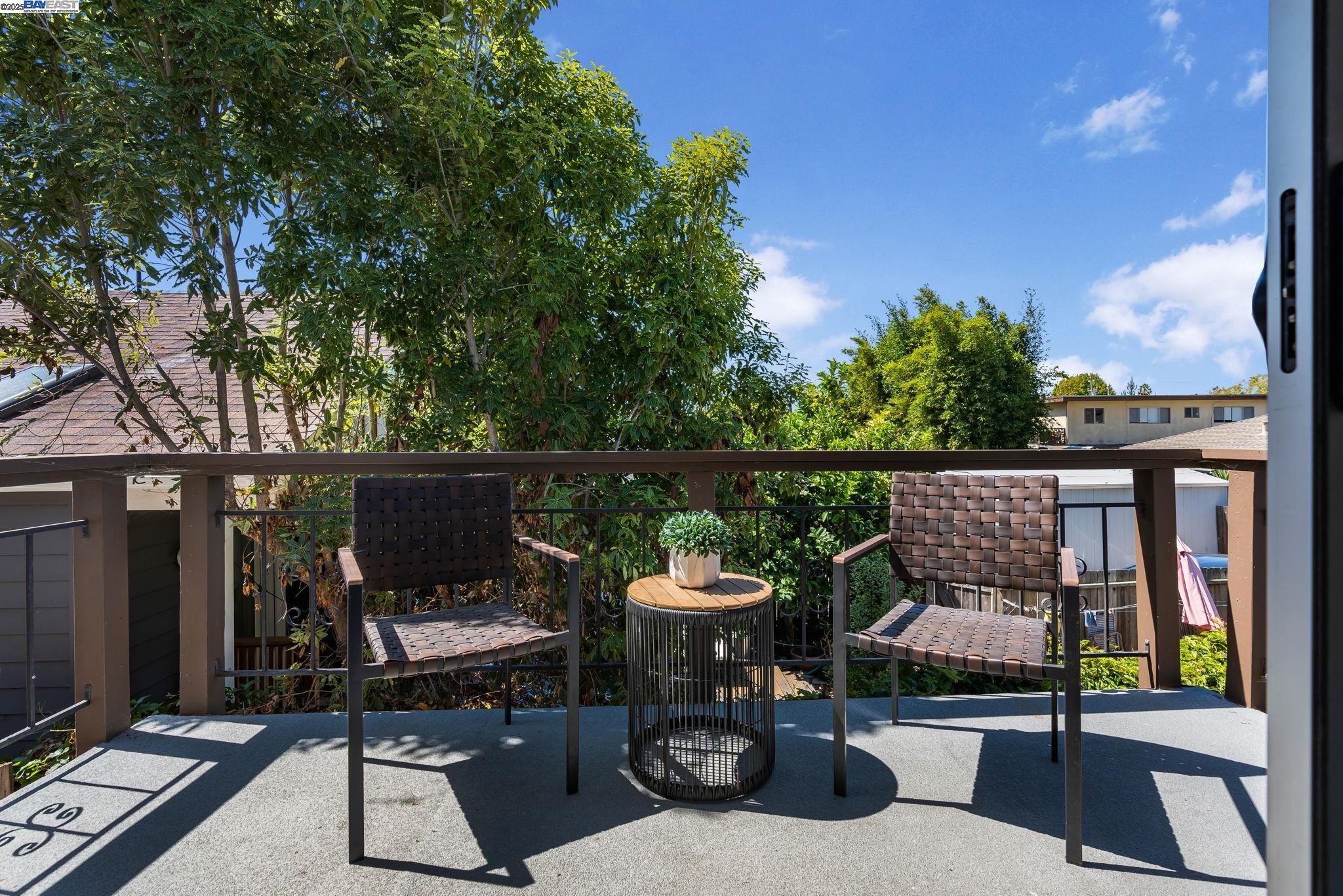 Detail Gallery Image 30 of 44 For 1233 Broadway #D,  Alameda,  CA 94501 - 3 Beds | 2 Baths