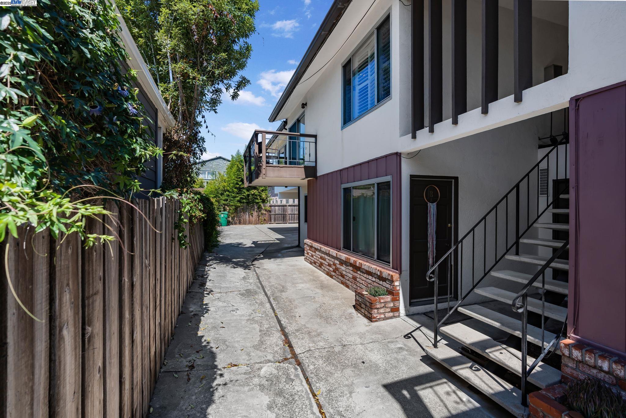 Detail Gallery Image 31 of 44 For 1233 Broadway #D,  Alameda,  CA 94501 - 3 Beds | 2 Baths