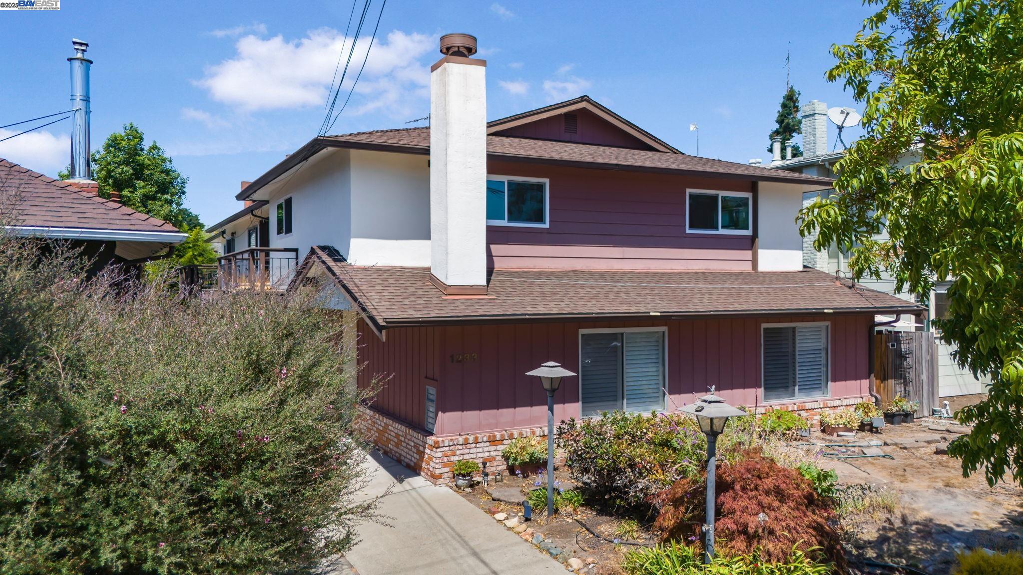 Detail Gallery Image 33 of 44 For 1233 Broadway #D,  Alameda,  CA 94501 - 3 Beds | 2 Baths