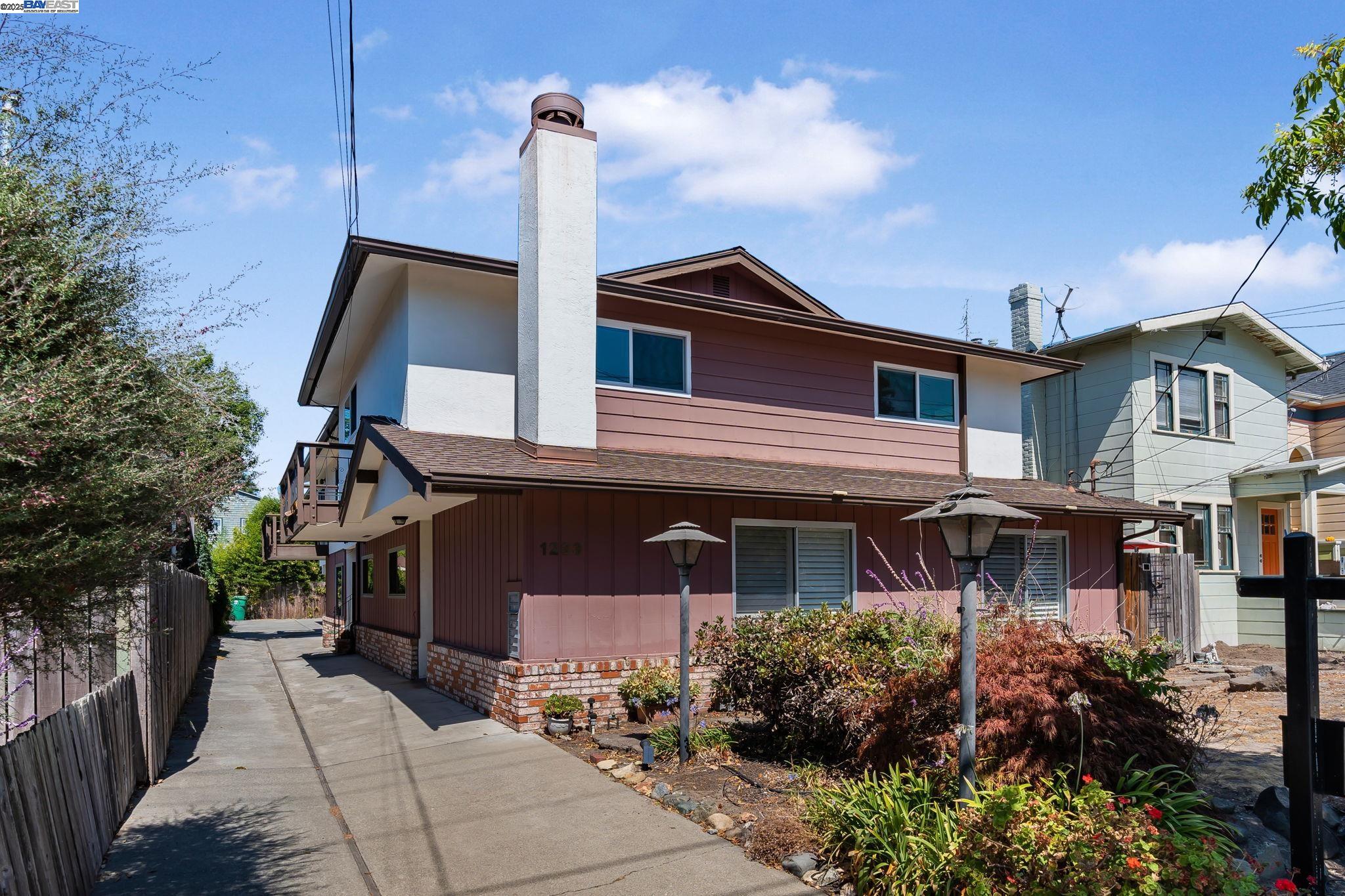 Detail Gallery Image 34 of 44 For 1233 Broadway #D,  Alameda,  CA 94501 - 3 Beds | 2 Baths