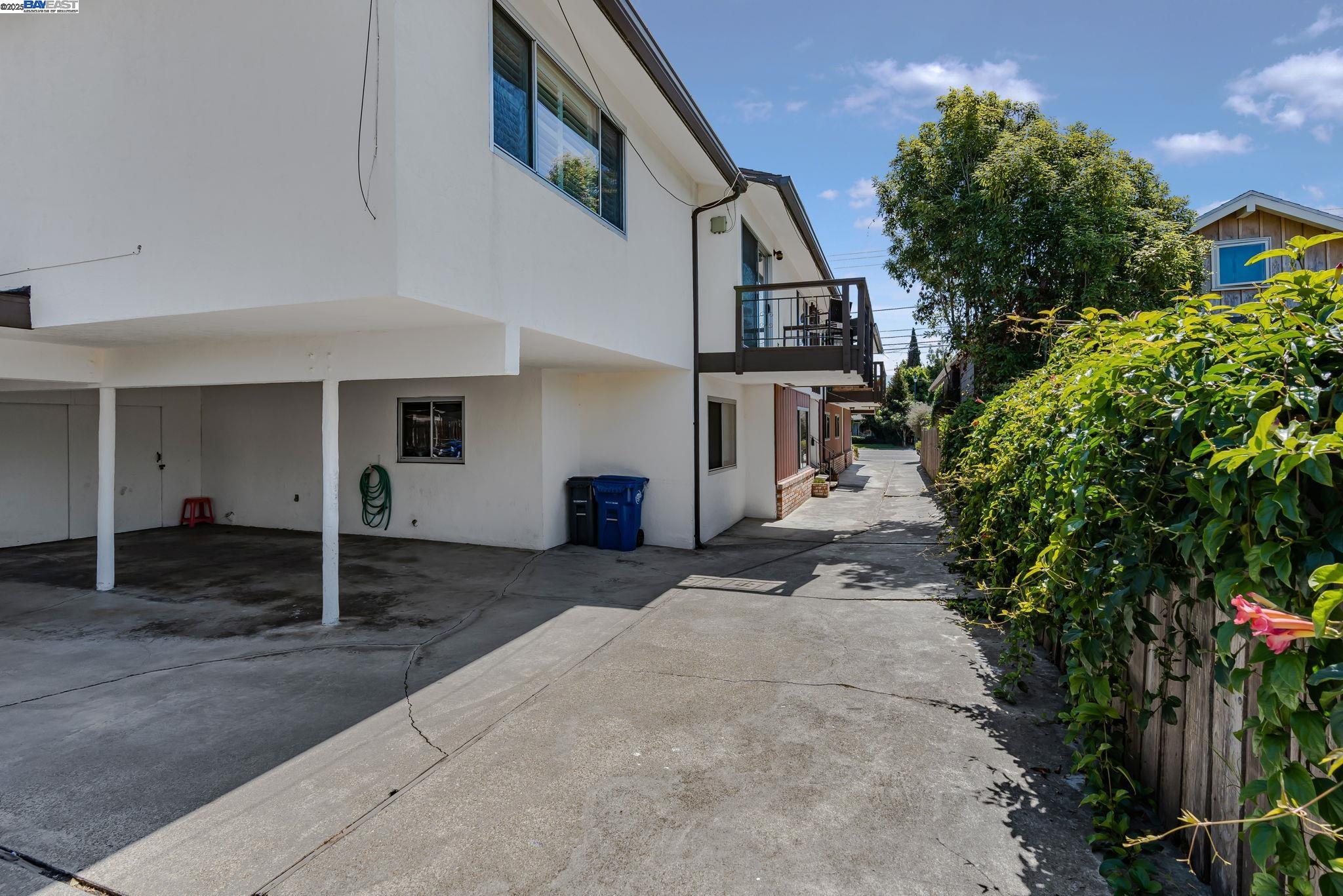 Detail Gallery Image 37 of 44 For 1233 Broadway #D,  Alameda,  CA 94501 - 3 Beds | 2 Baths