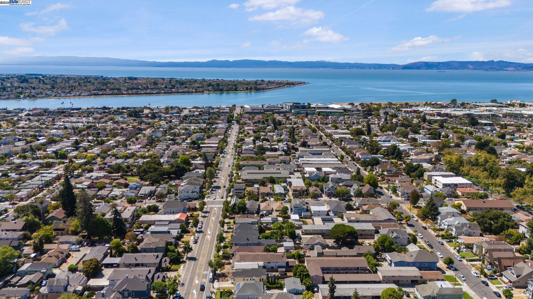 Detail Gallery Image 43 of 44 For 1233 Broadway #D,  Alameda,  CA 94501 - 3 Beds | 2 Baths
