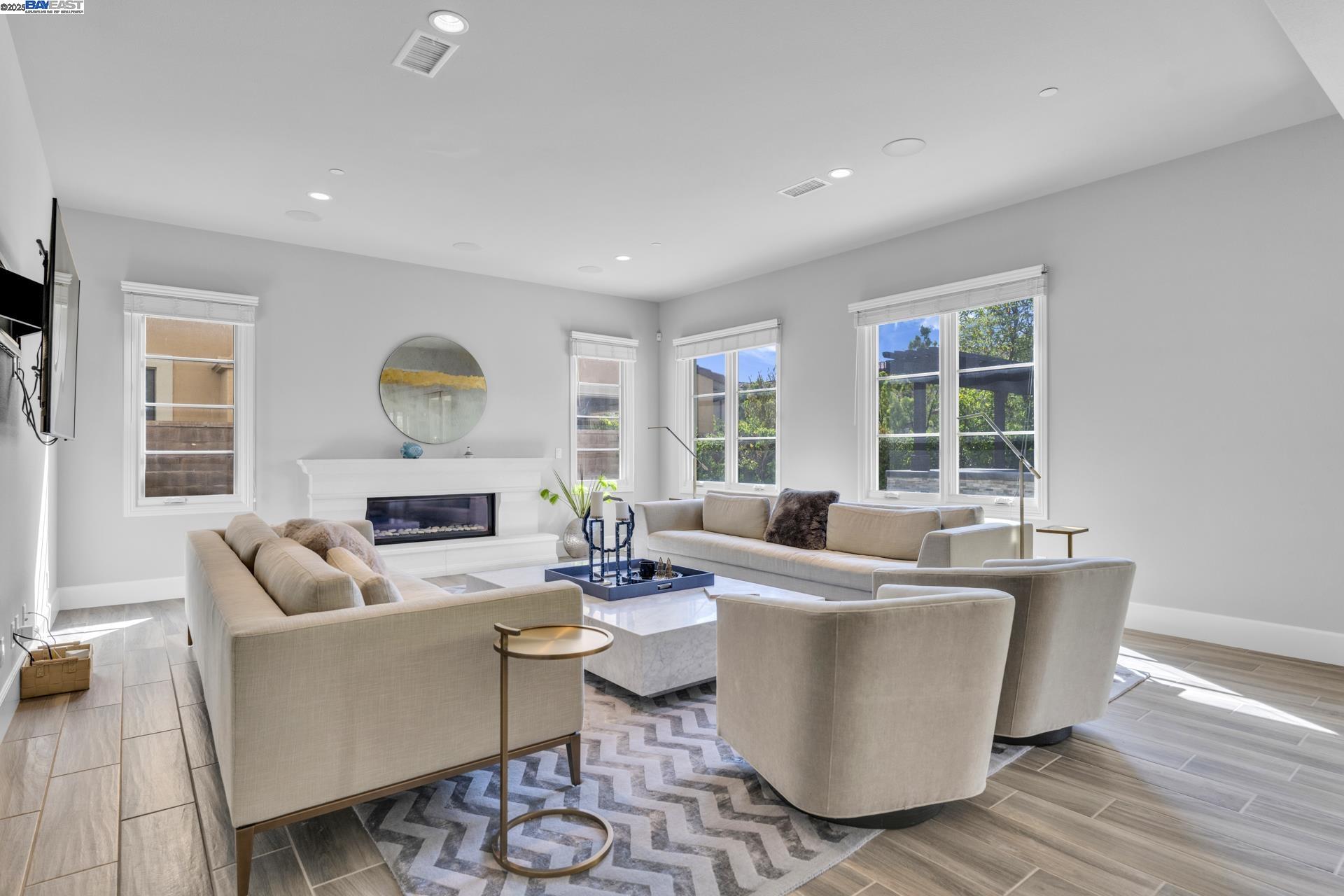 Detail Gallery Image 11 of 50 For 103 Crosswinds, Irvine,  CA 92602 - 5 Beds | 5/1 Baths