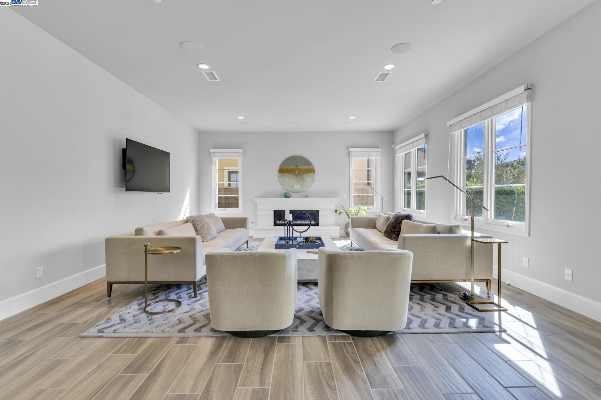 Detail Gallery Image 12 of 50 For 103 Crosswinds, Irvine,  CA 92602 - 5 Beds | 5/1 Baths