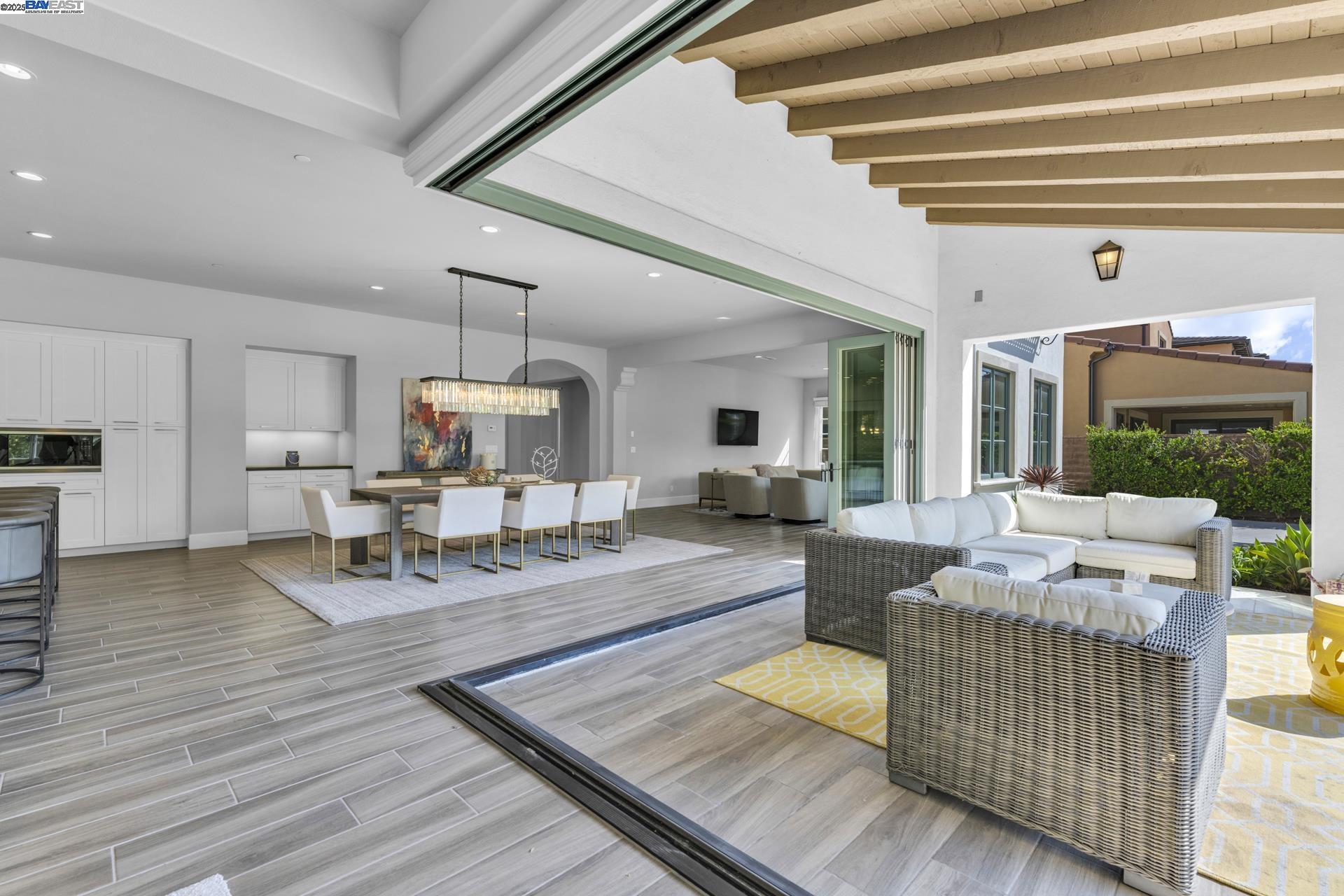 Detail Gallery Image 15 of 50 For 103 Crosswinds, Irvine,  CA 92602 - 5 Beds | 5/1 Baths