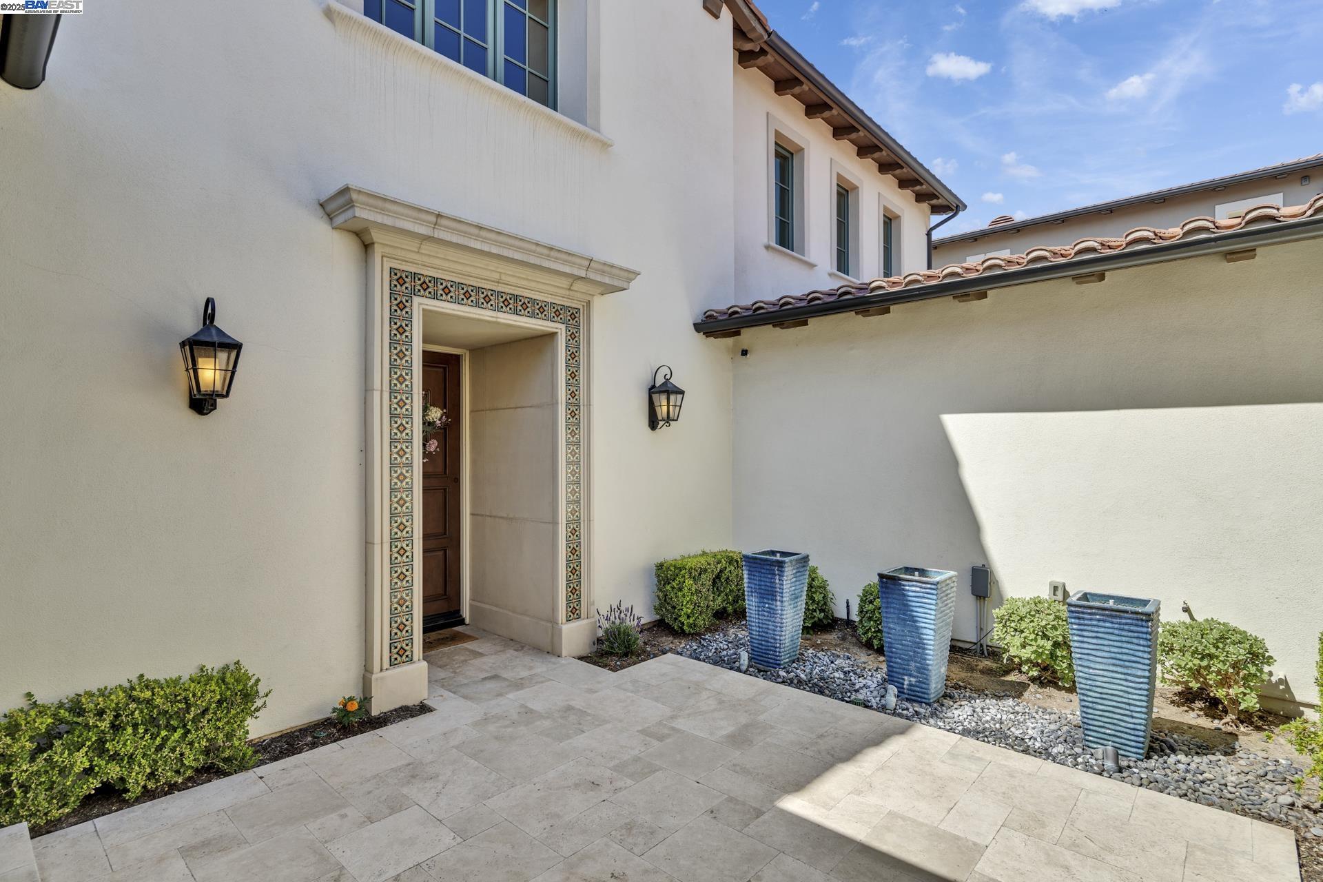 Detail Gallery Image 3 of 50 For 103 Crosswinds, Irvine,  CA 92602 - 5 Beds | 5/1 Baths