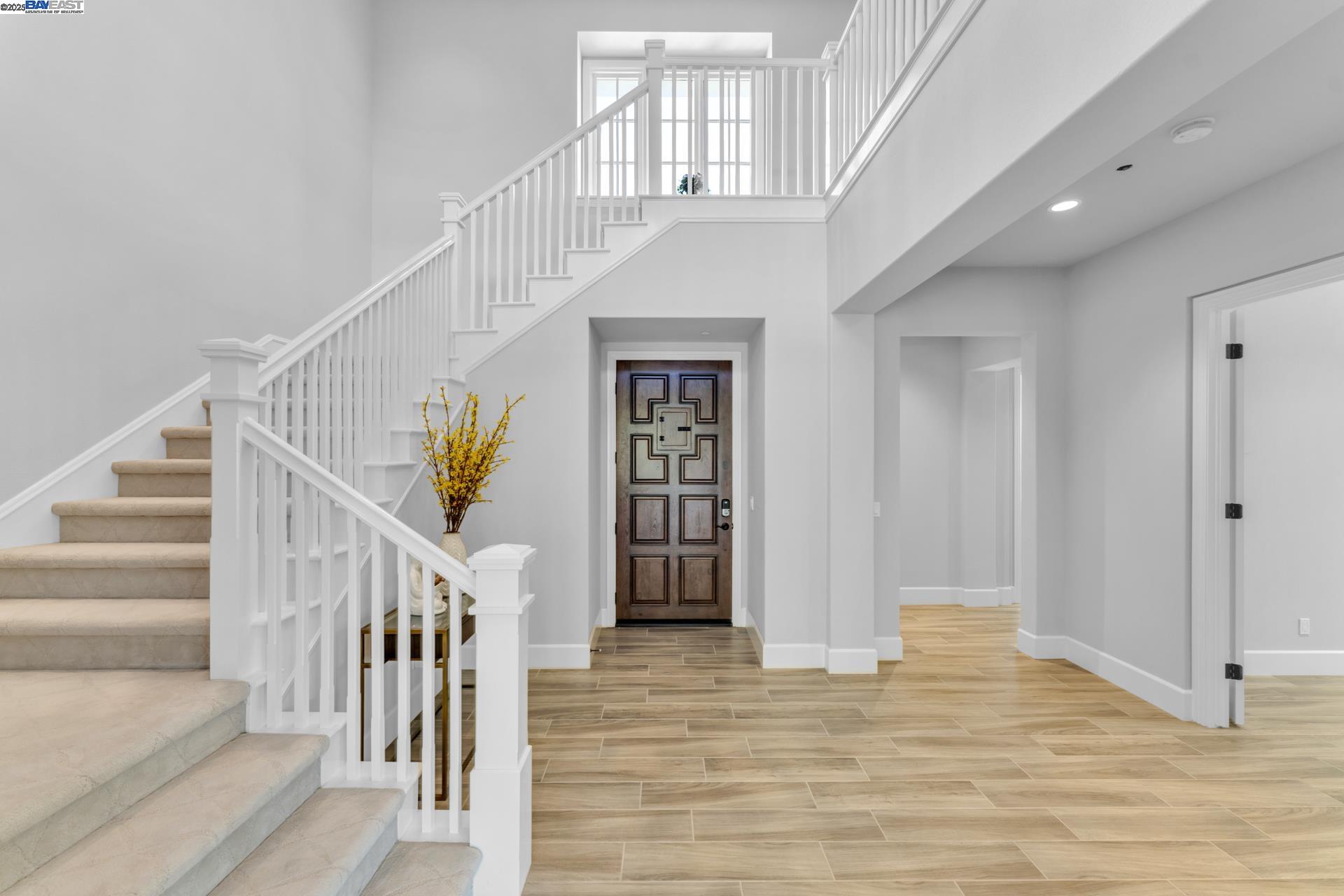 Detail Gallery Image 4 of 50 For 103 Crosswinds, Irvine,  CA 92602 - 5 Beds | 5/1 Baths