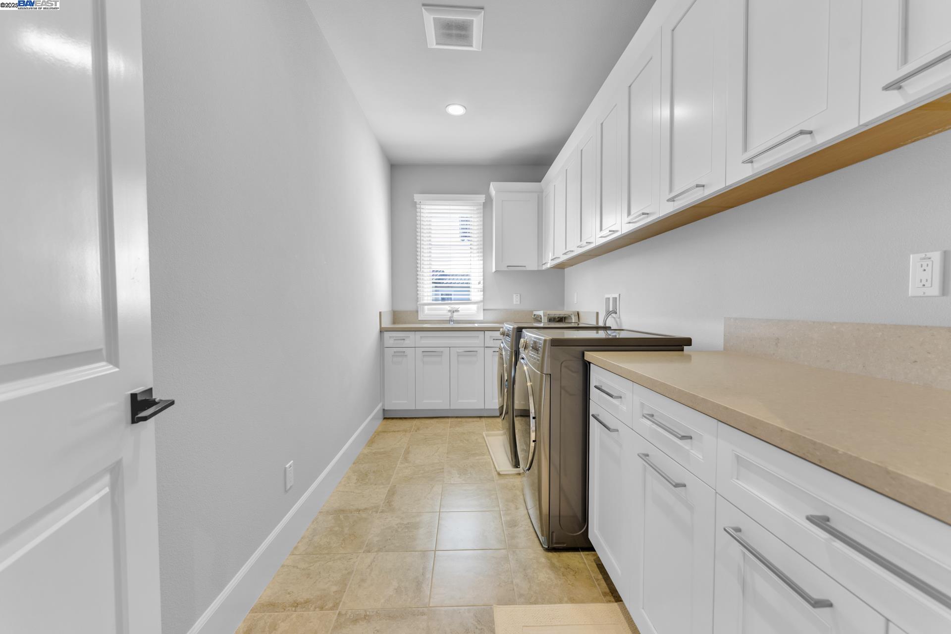 Detail Gallery Image 41 of 50 For 103 Crosswinds, Irvine,  CA 92602 - 5 Beds | 5/1 Baths