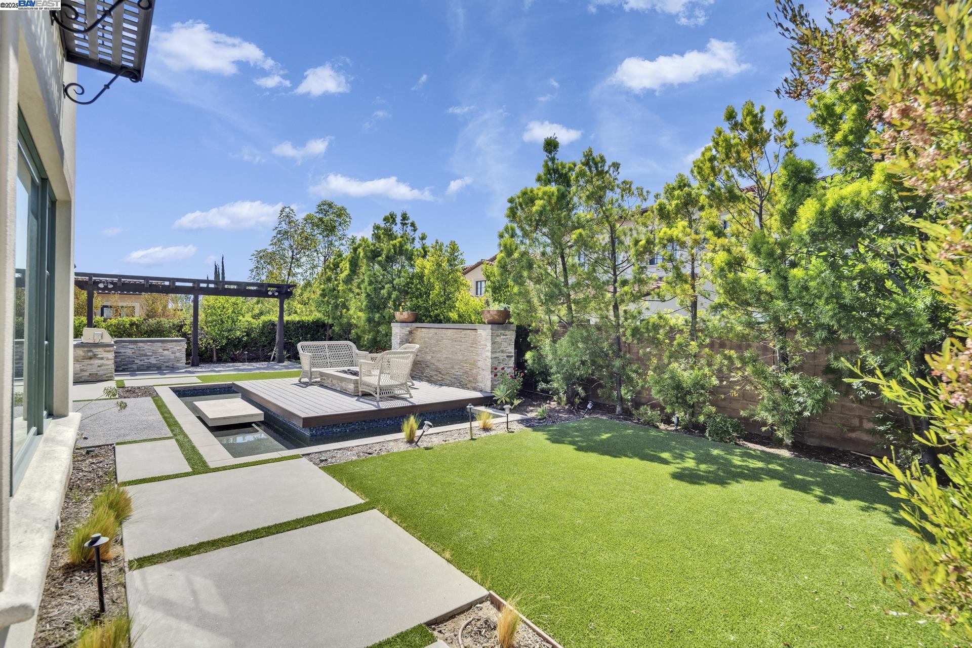 Detail Gallery Image 42 of 50 For 103 Crosswinds, Irvine,  CA 92602 - 5 Beds | 5/1 Baths