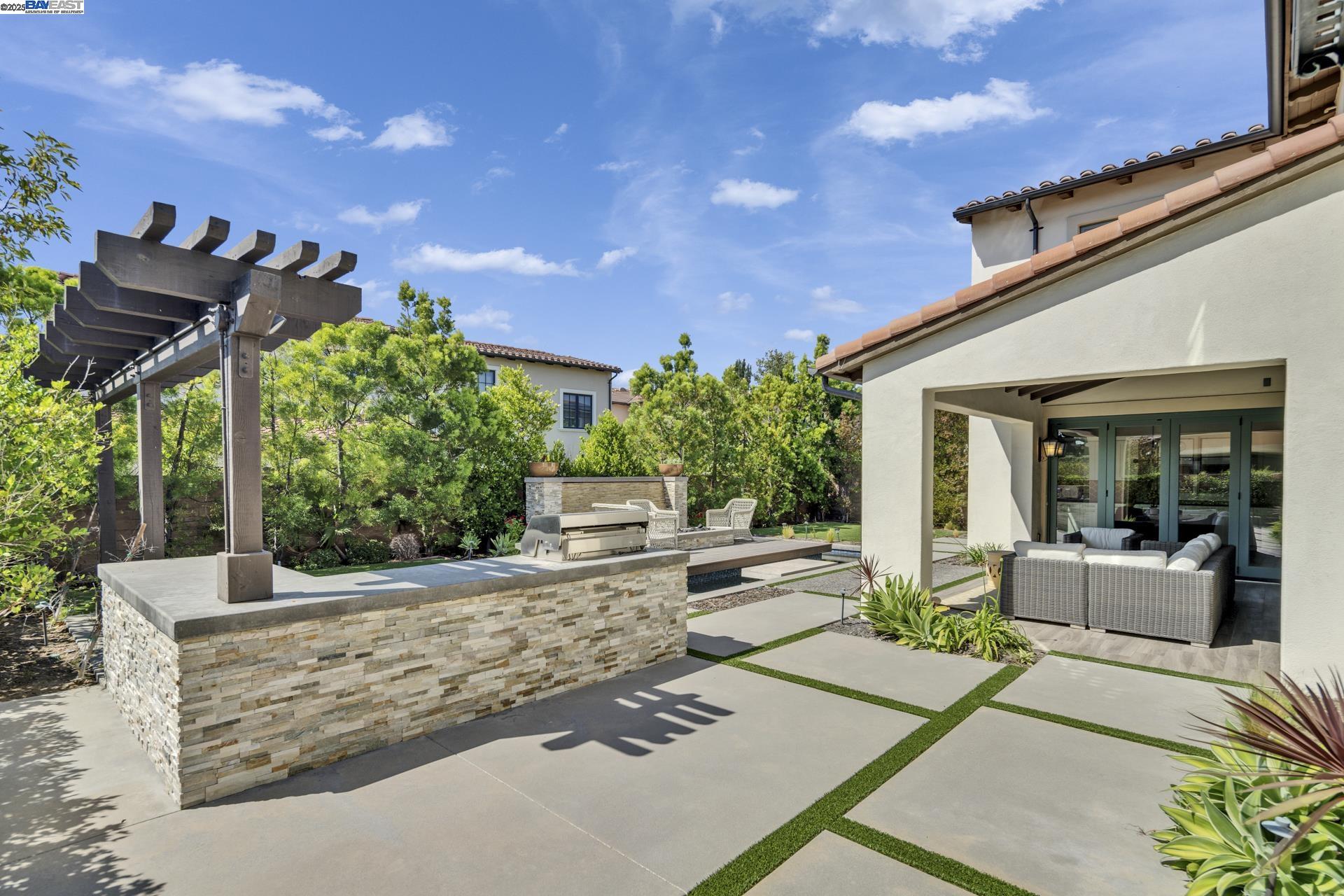 Detail Gallery Image 47 of 50 For 103 Crosswinds, Irvine,  CA 92602 - 5 Beds | 5/1 Baths
