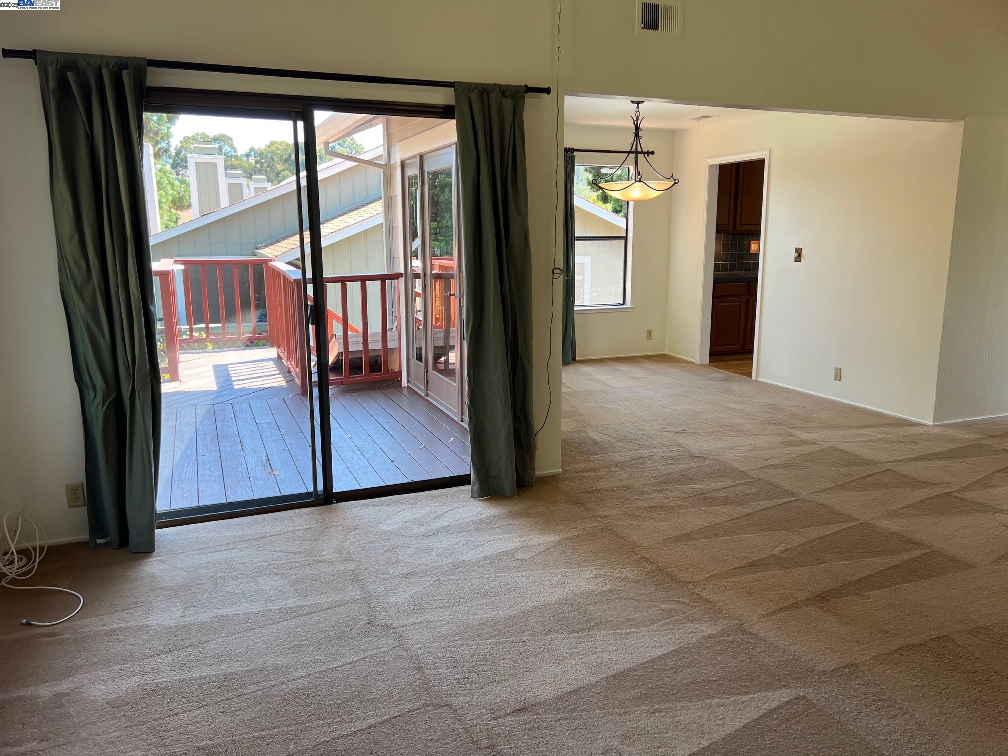 Detail Gallery Image 13 of 58 For 3242 Monika Ln, Hayward,  CA 94541 - 3 Beds | 2/1 Baths