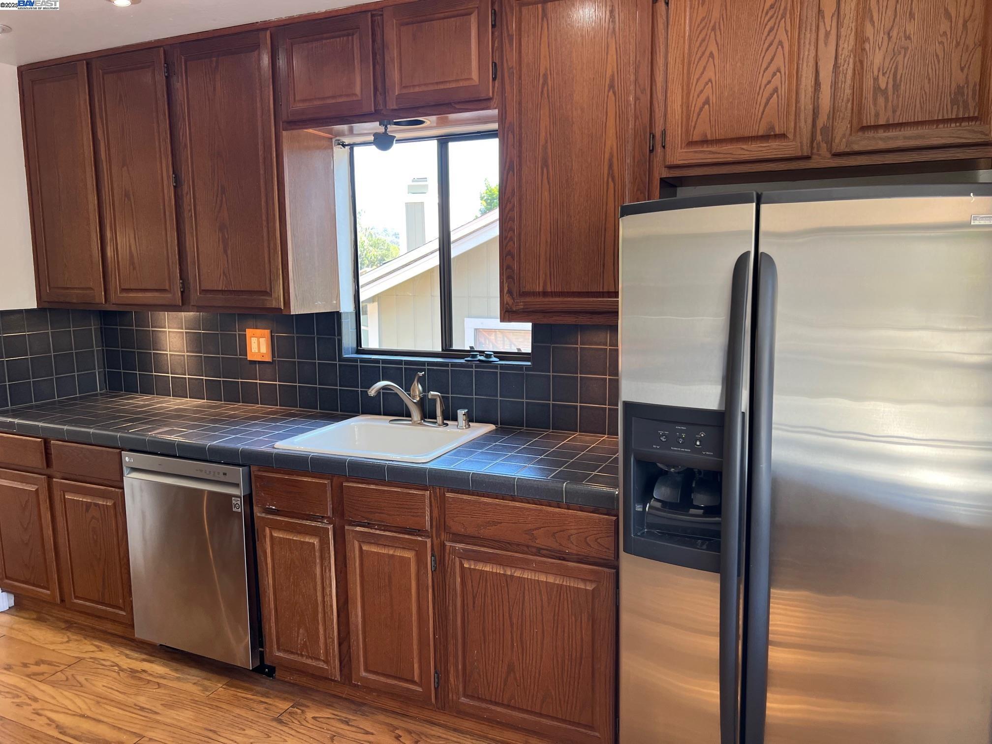 Detail Gallery Image 5 of 58 For 3242 Monika Ln, Hayward,  CA 94541 - 3 Beds | 2/1 Baths