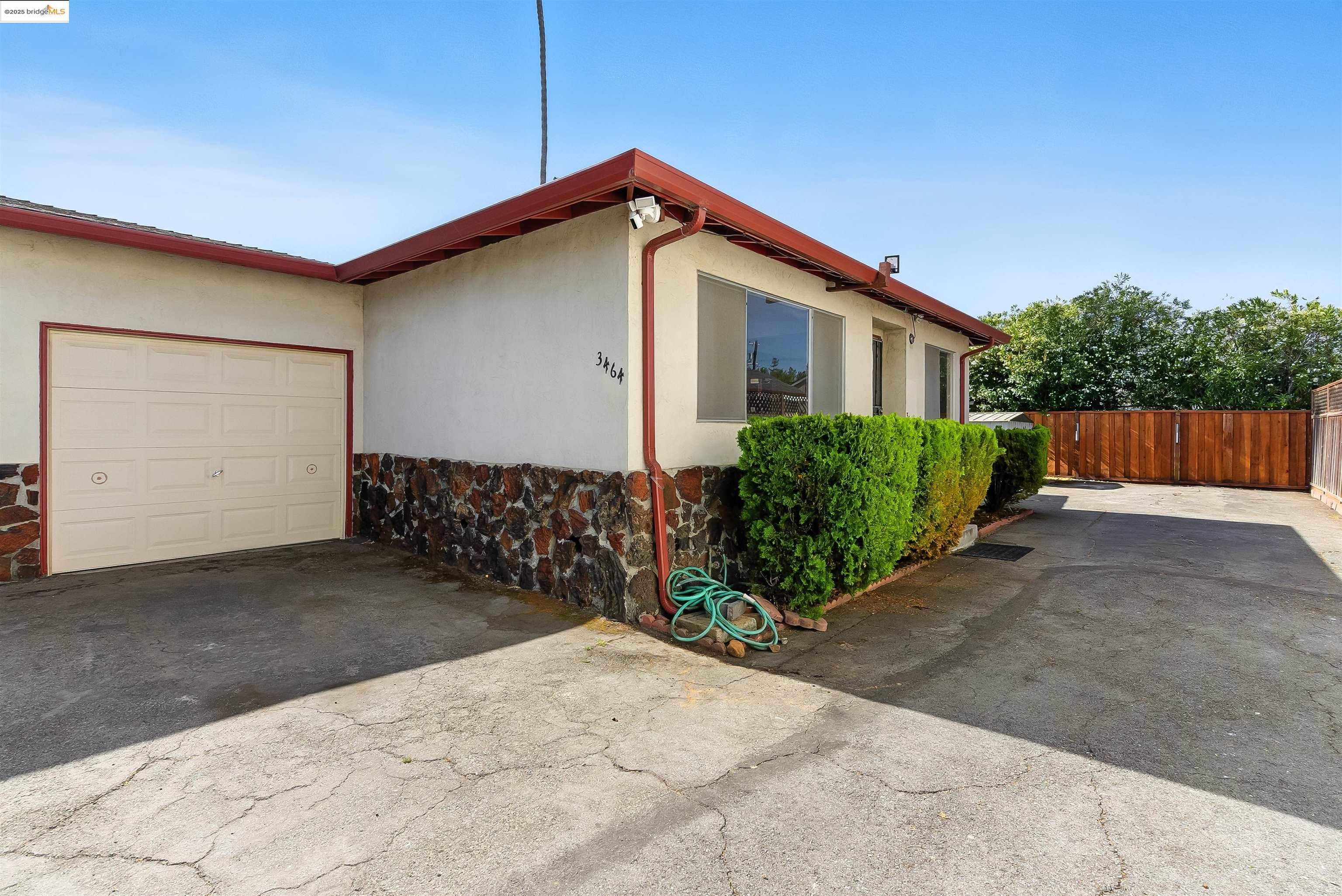 Detail Gallery Image 3 of 35 For 3464 Michael Dr, Redwood City,  CA 94063 - – Beds | – Baths